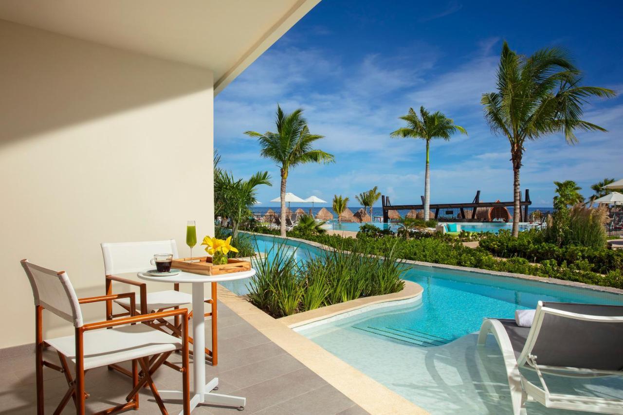 Preferred Club Junior Suite Swim Out Double Beds