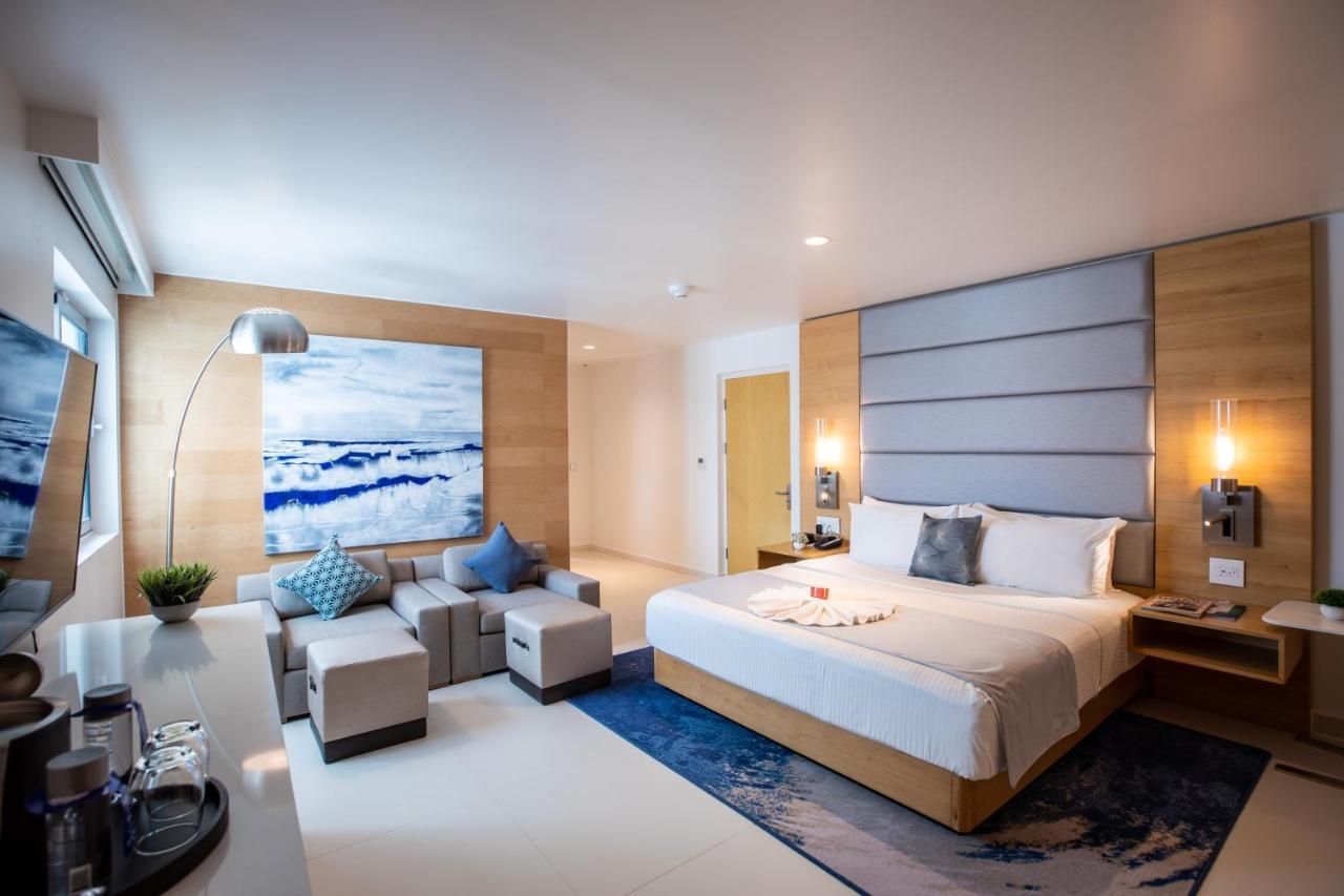 King Runway View Guestroom