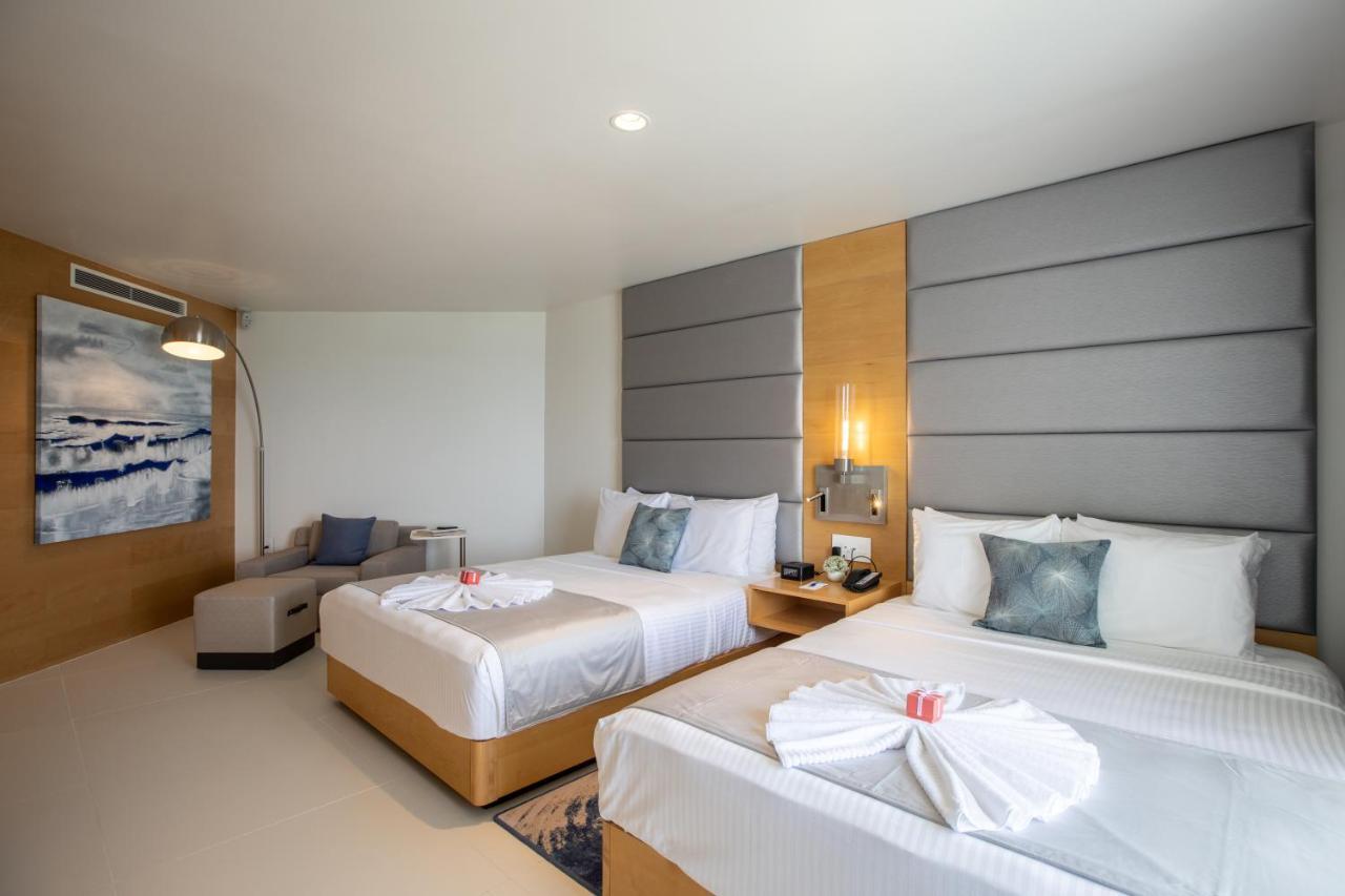 Pool View Queen-Double Guestroom