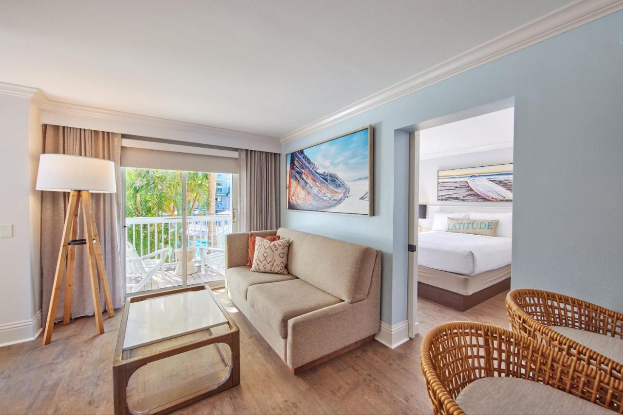 Queen Suite Pool View