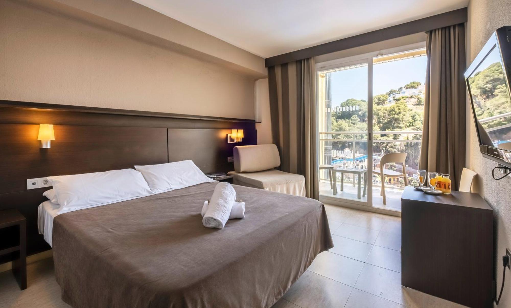 Double or Twin Room with Pool View (2 adults + 1 child)