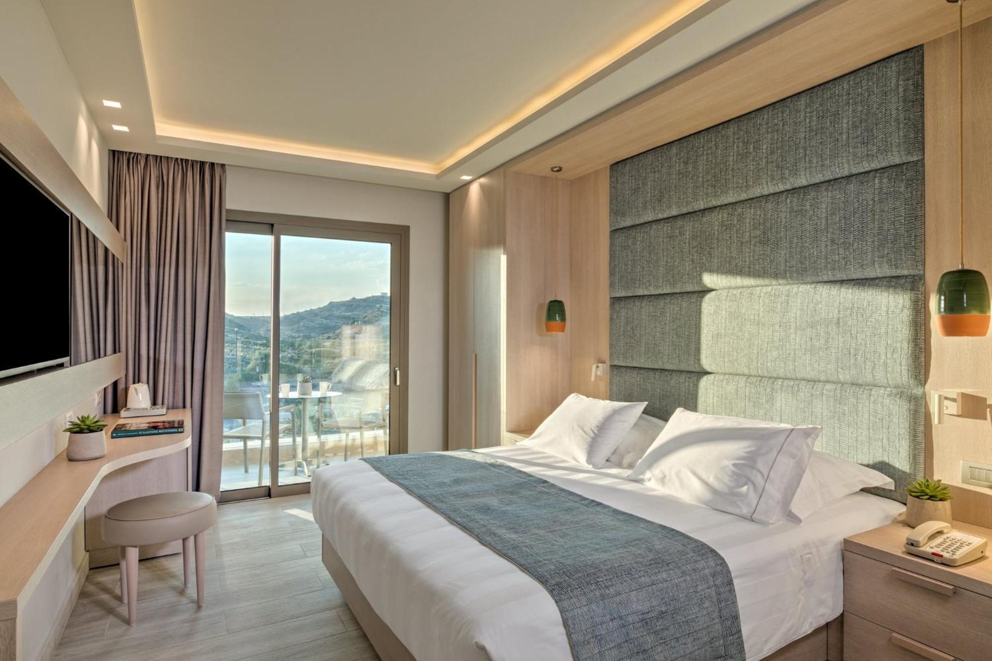 Hill View Triple Room