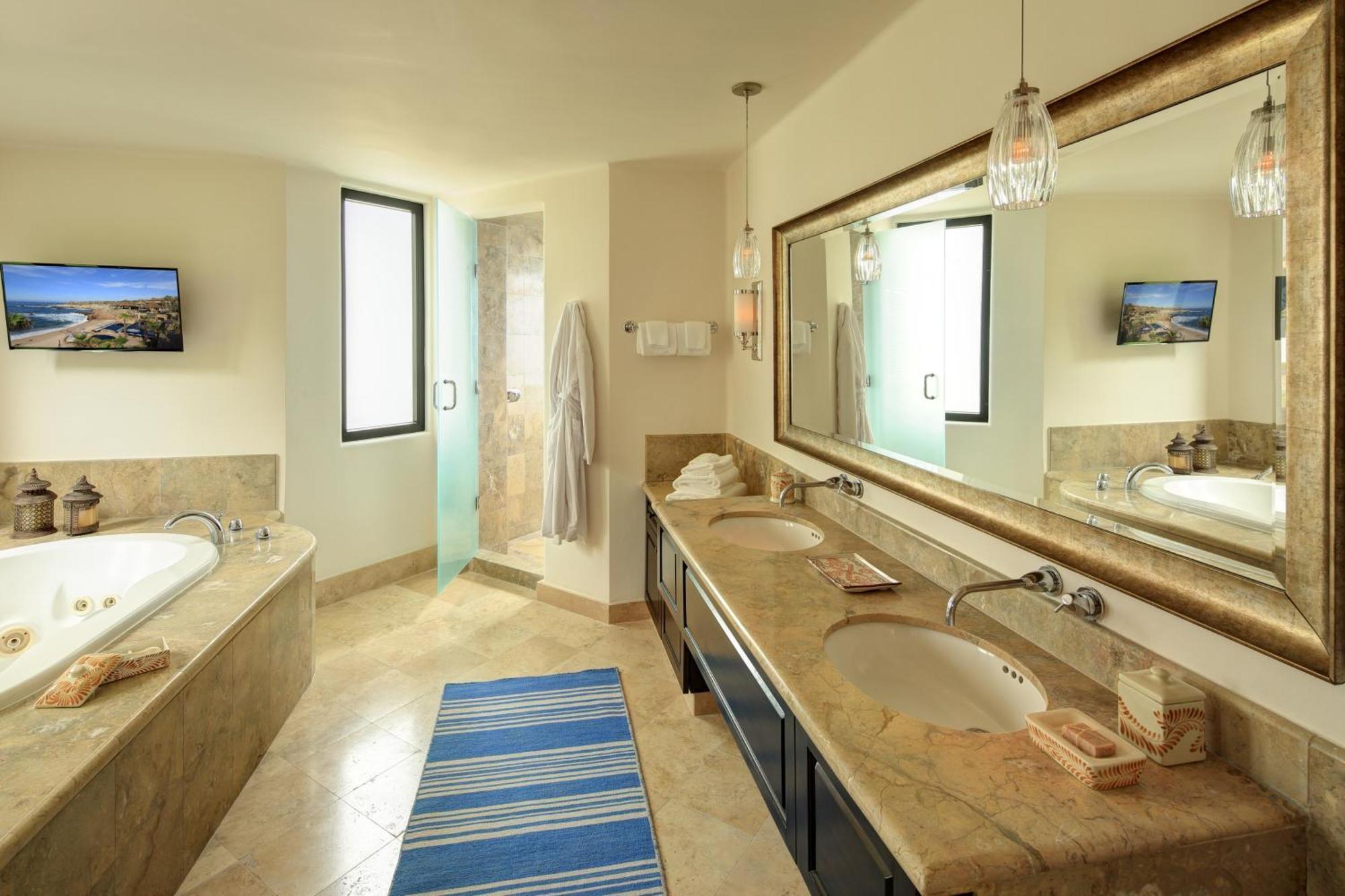 Beachfront 2 Bedroom Luxury Suite