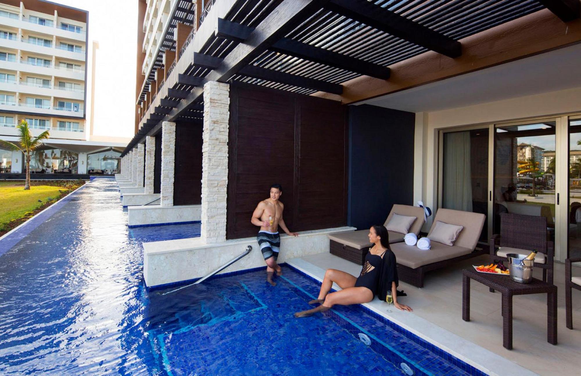 Luxury Junior Suite Swim Out Diamond Club