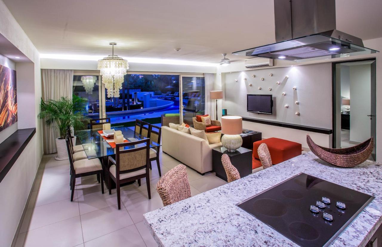 One-Bedroom King Room Terrace Kitchen