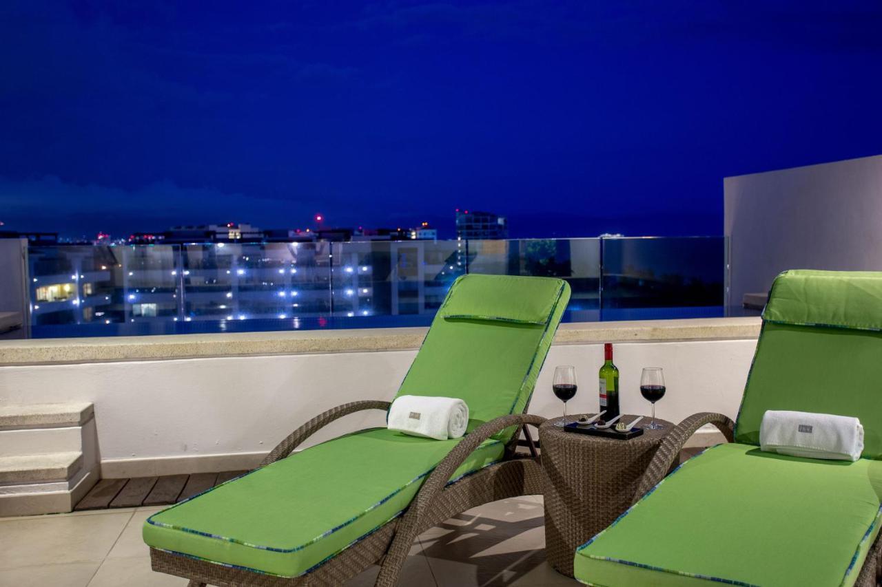 One-Bedroom King Room Balcony Private Pool Kitchen or Roof Top