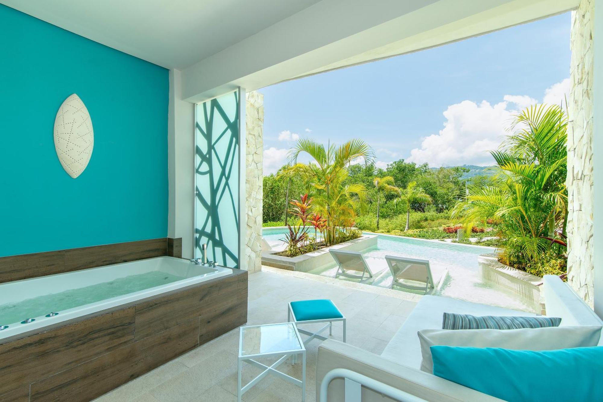 Xhale Club Junior Suite Swim Up Garden View Double