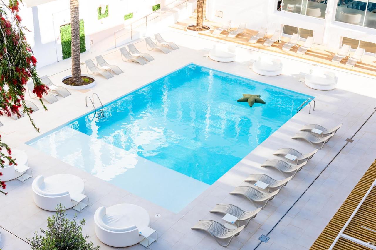 Chillout Pool View Room
