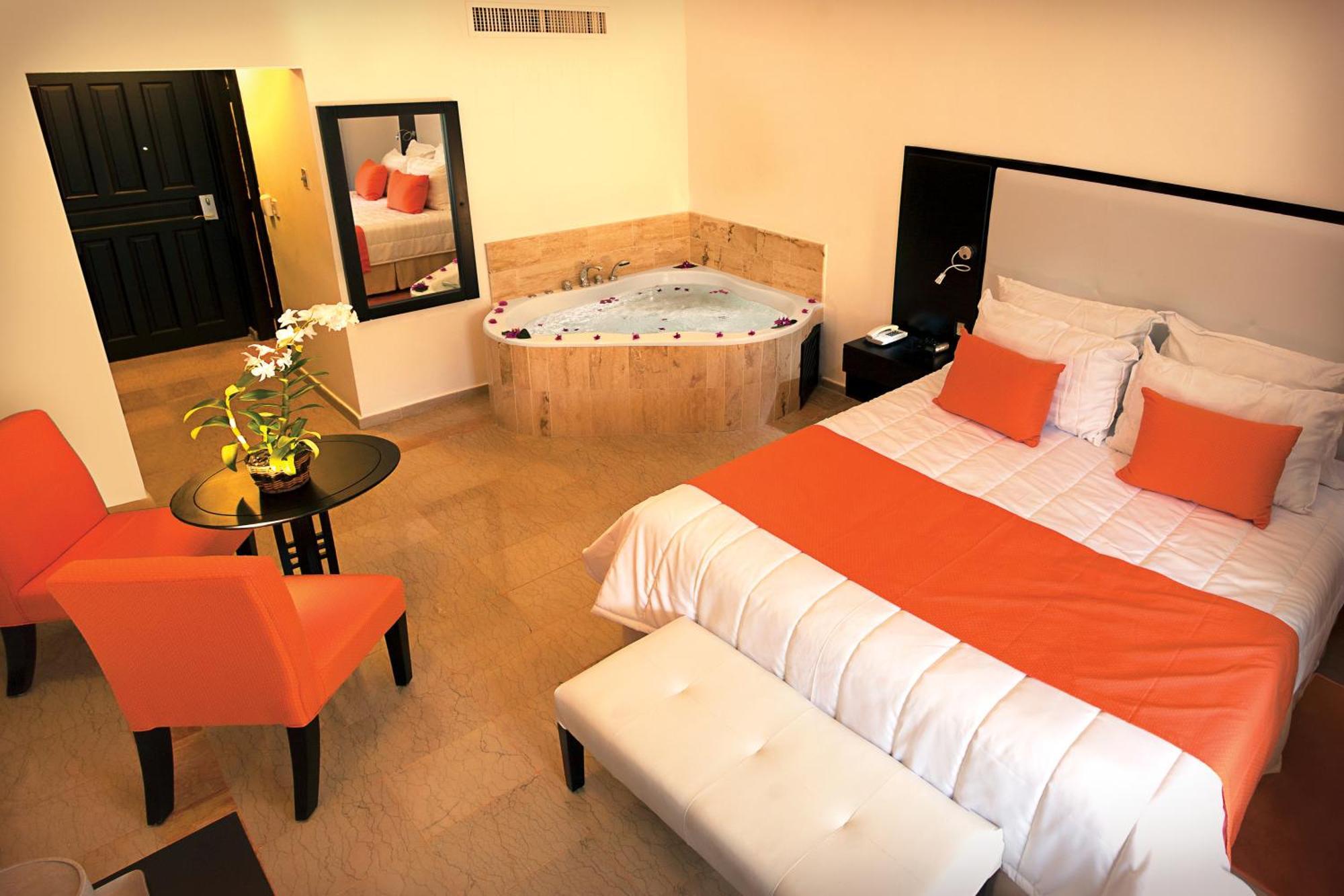 Couple Retreat King Room Non-Smoking