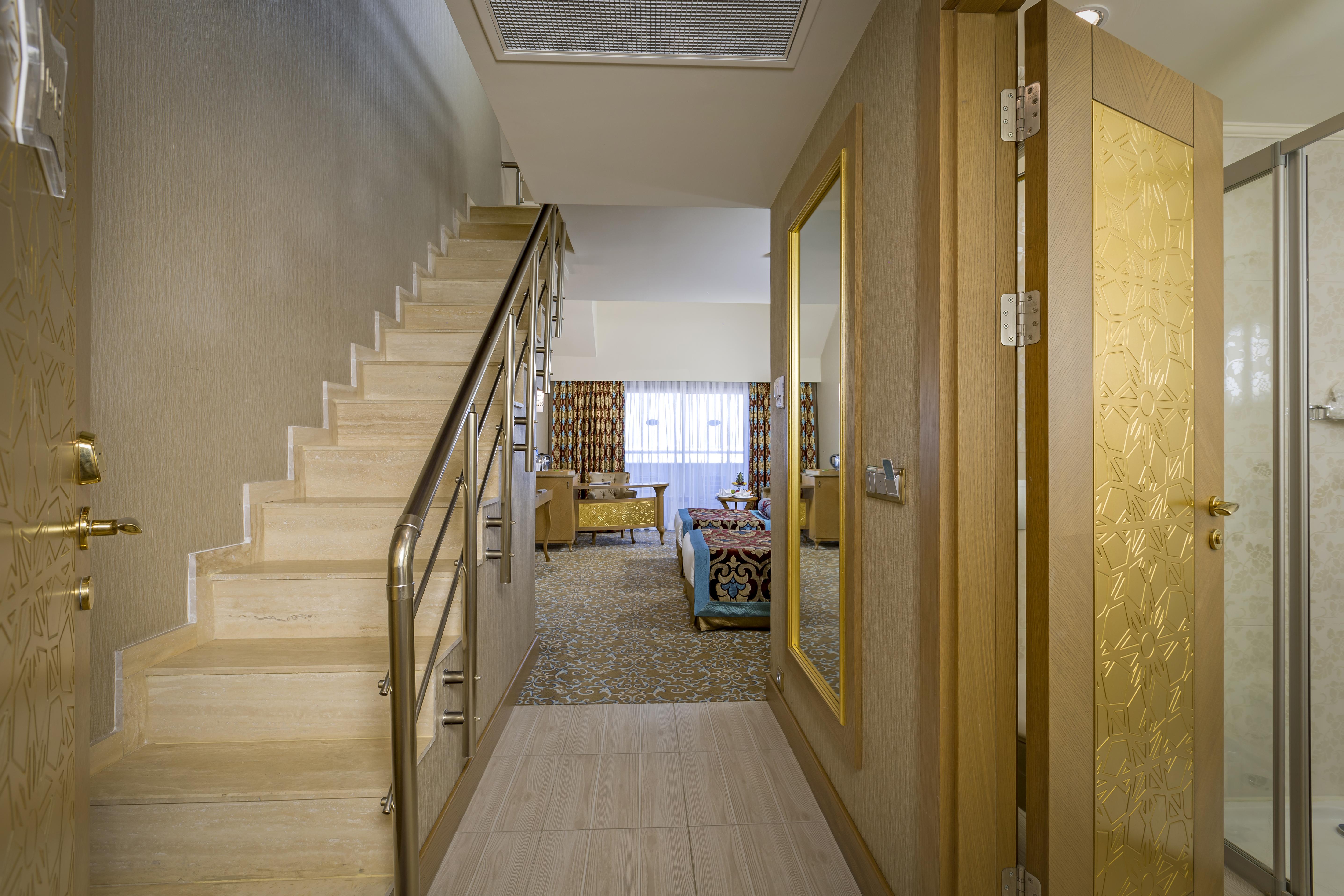 Duplex Family Room Land View
