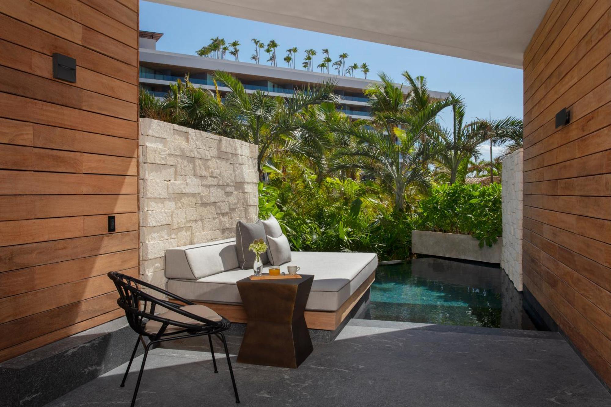 Preferred Club Junior Suite Swim Out King Tropical View