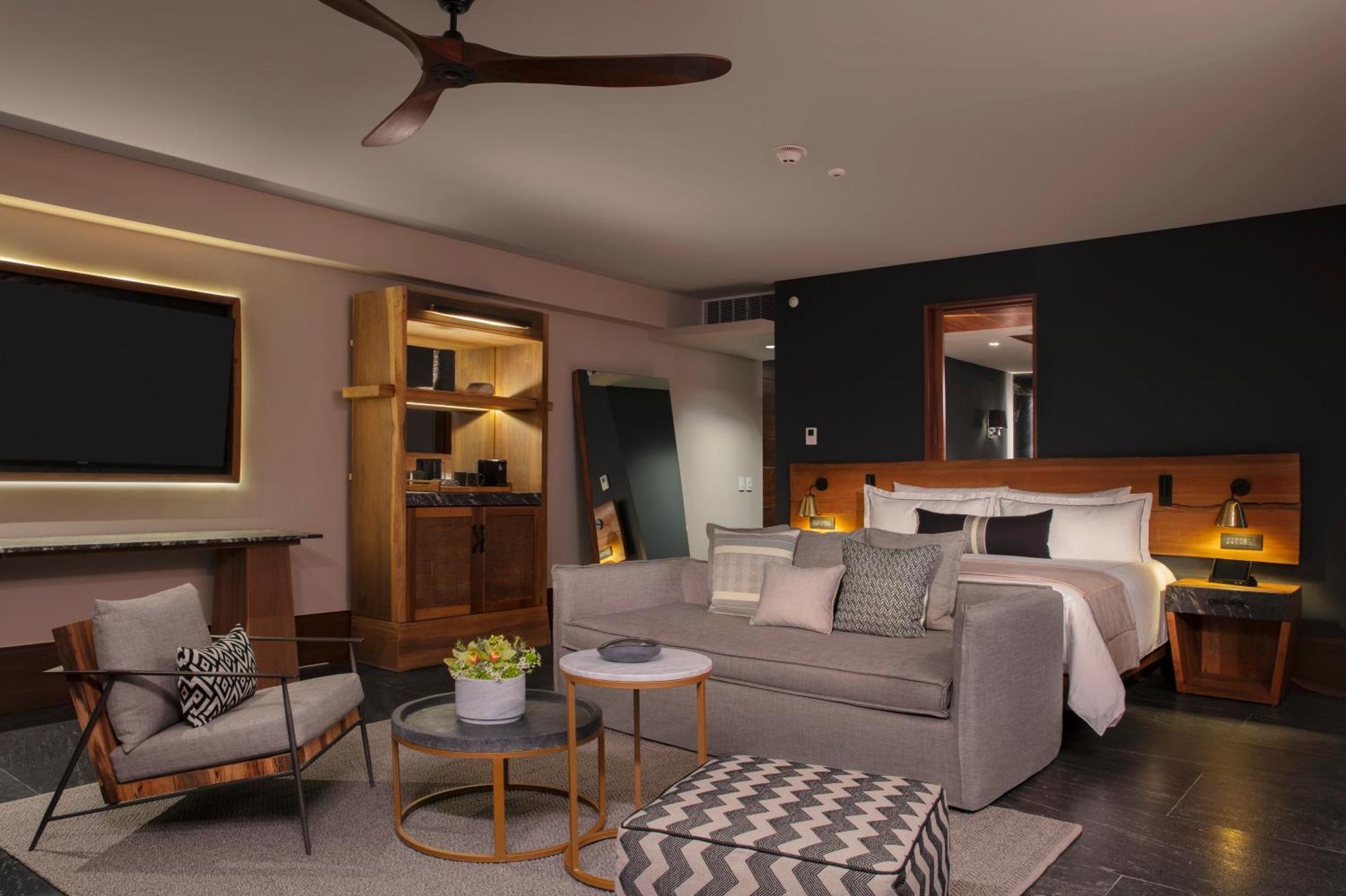 Preferred Club Paramount Suites Ocean View King