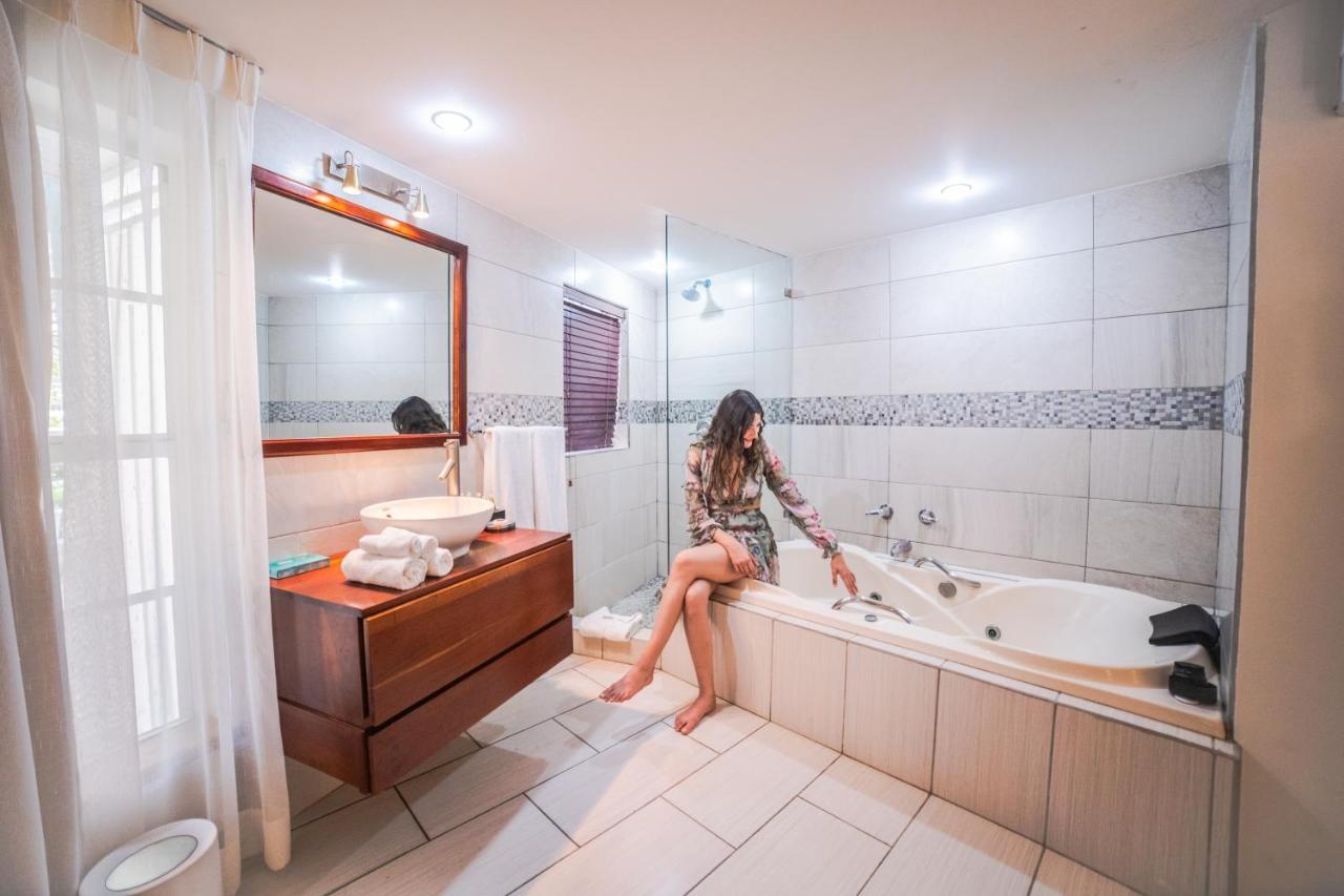 Honeymoon Suite