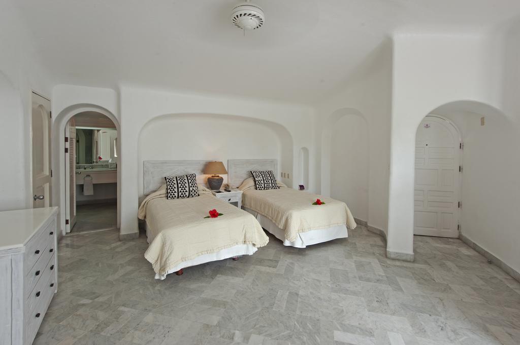 Brisas Beach Club one King Bed,994800562:JPEG
