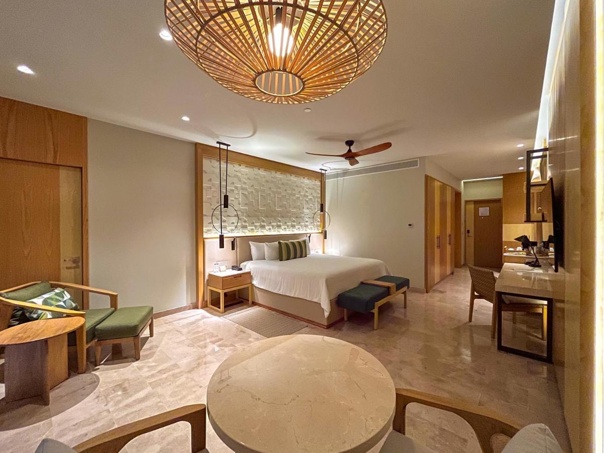 Serenity Club Partial Ocean View King Bed Junior Suite,1386449402:JPEG