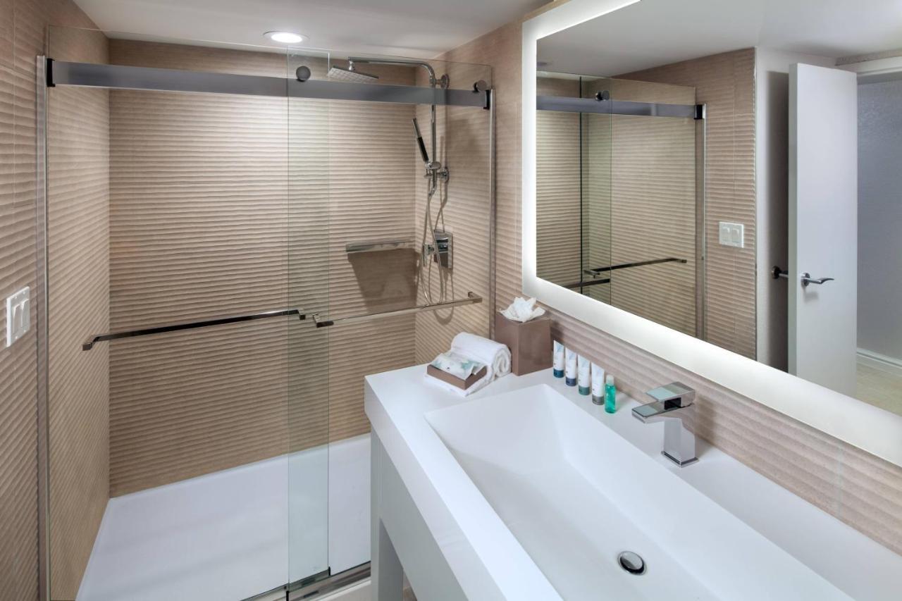 Ocean Pool Guest room 2 Double Sofa bed Pool view