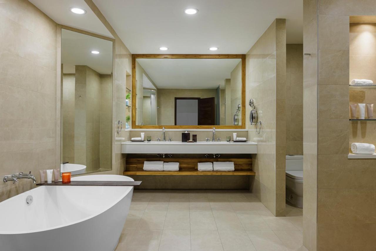 Oceanfront Junior Suite Double - Merrywing Beach