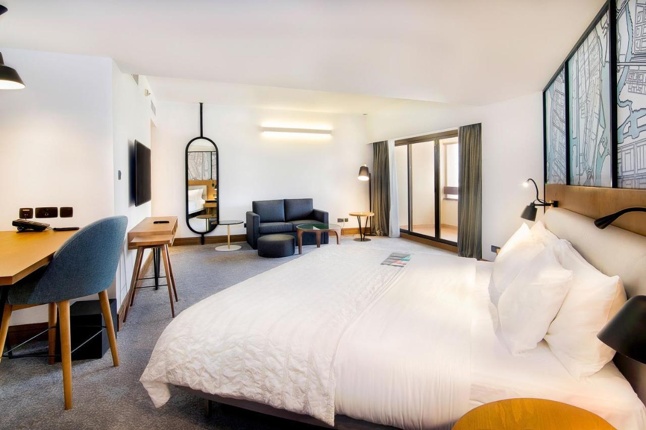 Junior Suite with Club Lounge Access