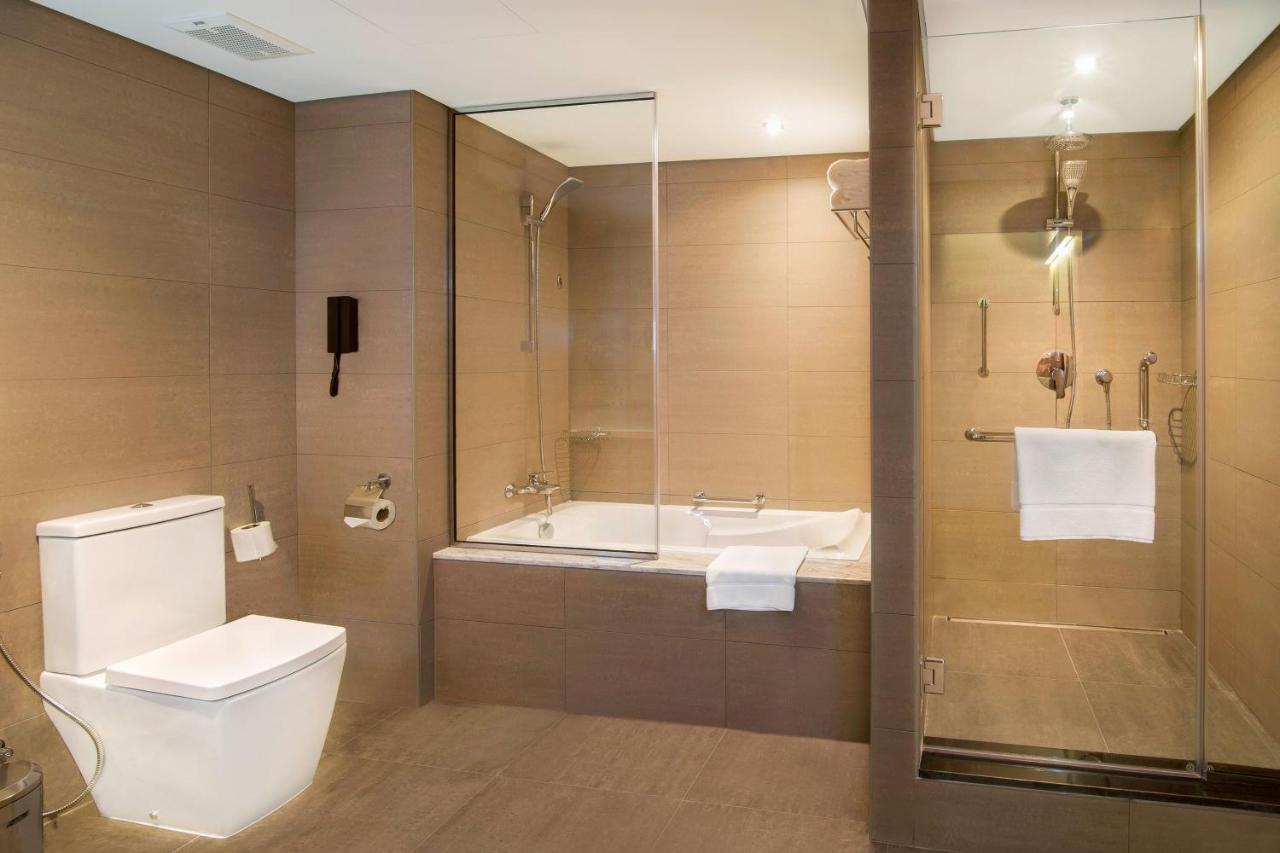 Diplomatic Suite Club Lounge Access