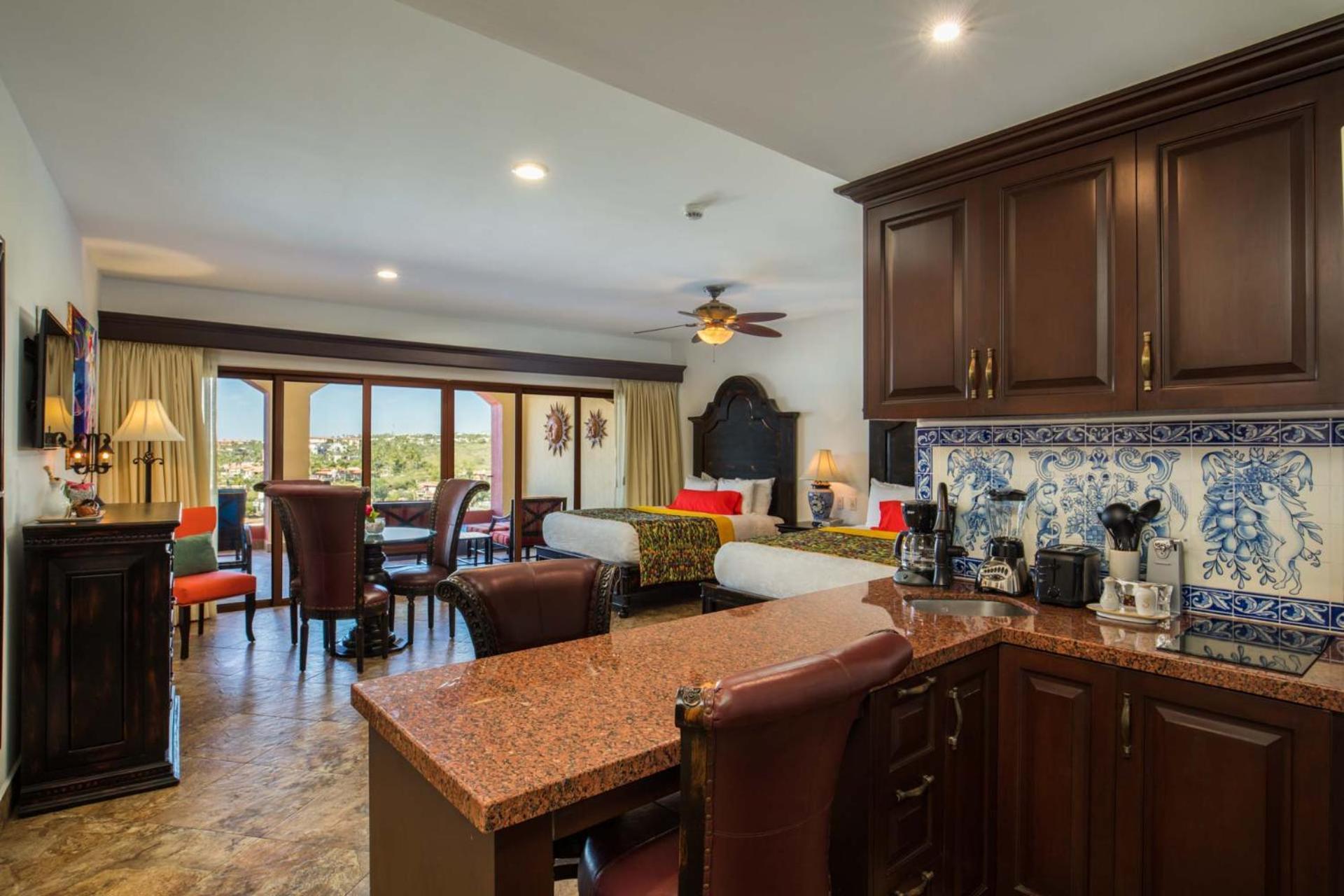 Deluxe Queen Suite