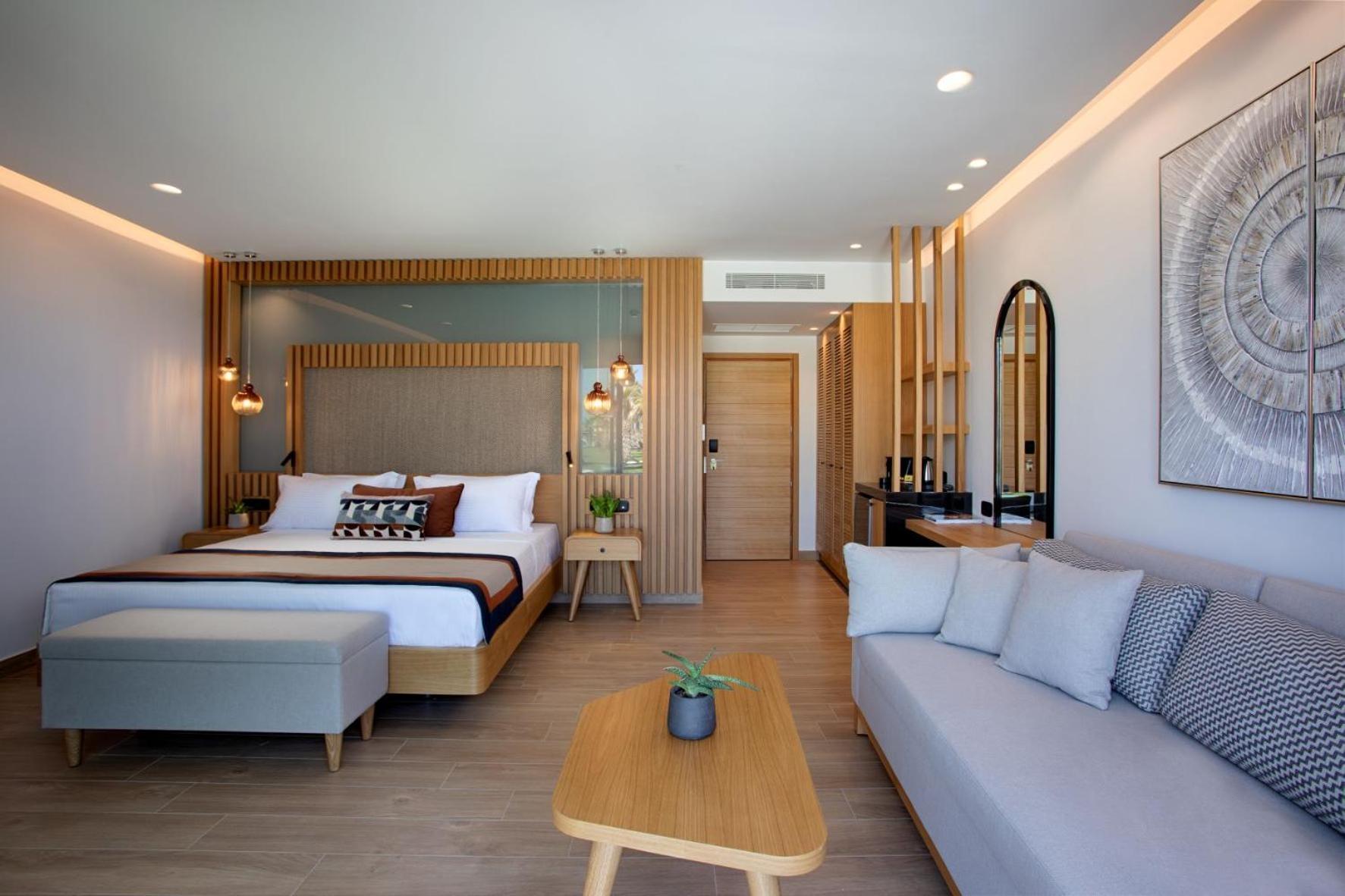 Deluxe Junior Suite Beachfront Individual Pool