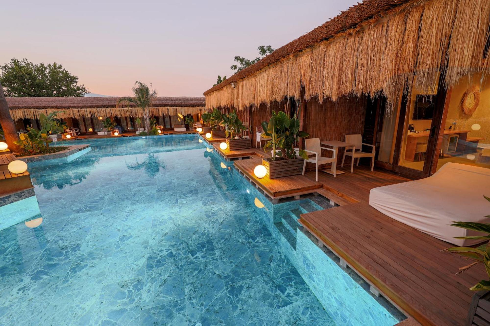 Double Room Pool View,1518239296:JPEG