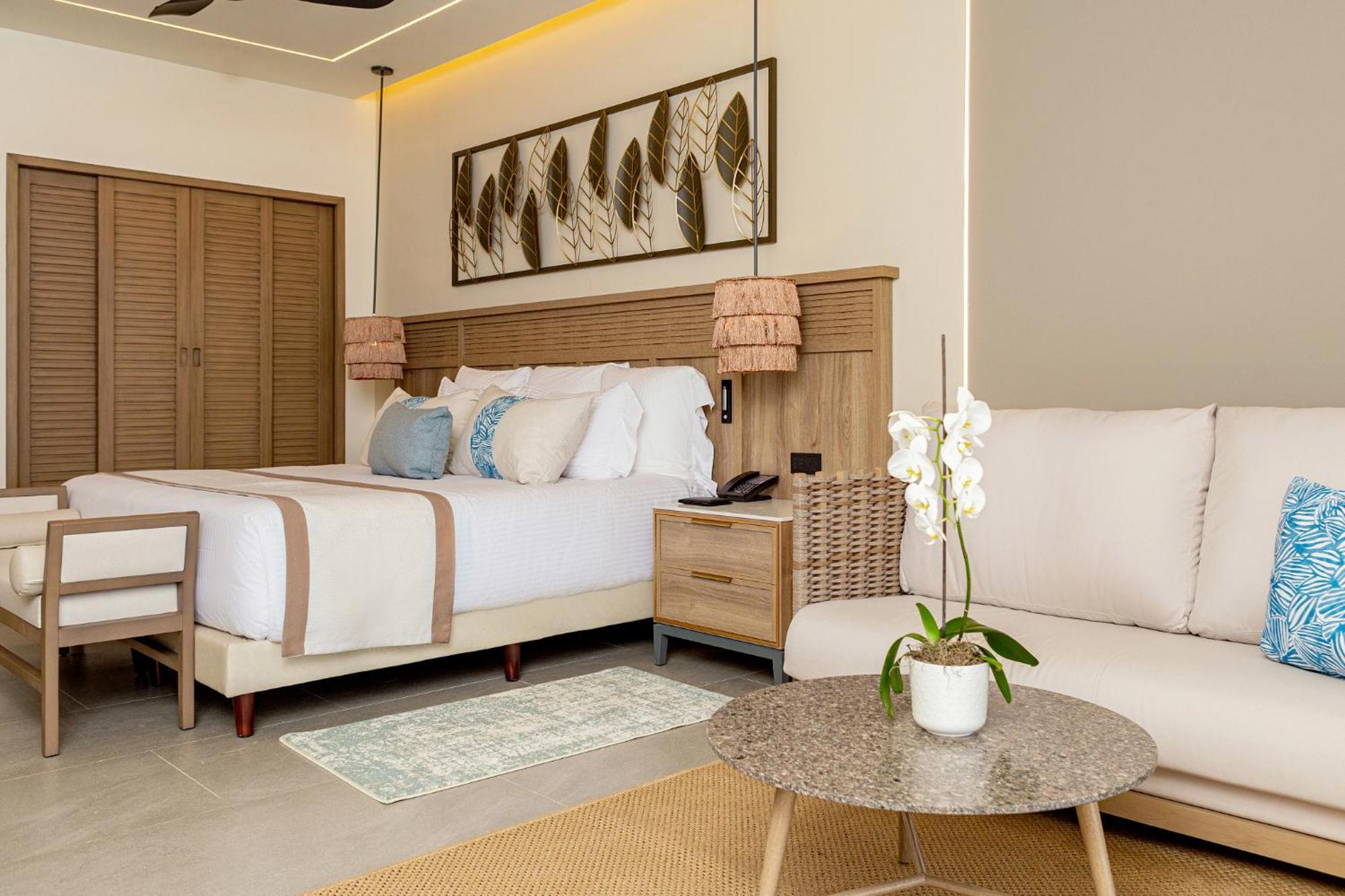 Preferred Club Jr. Suite Ocean Front  Swim Out Double
