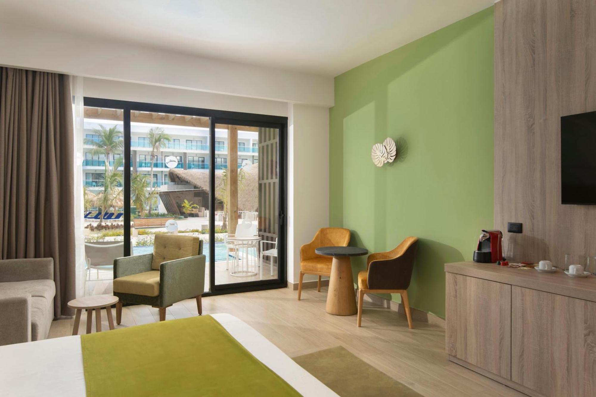 Junior Suite Swim Out Pool View