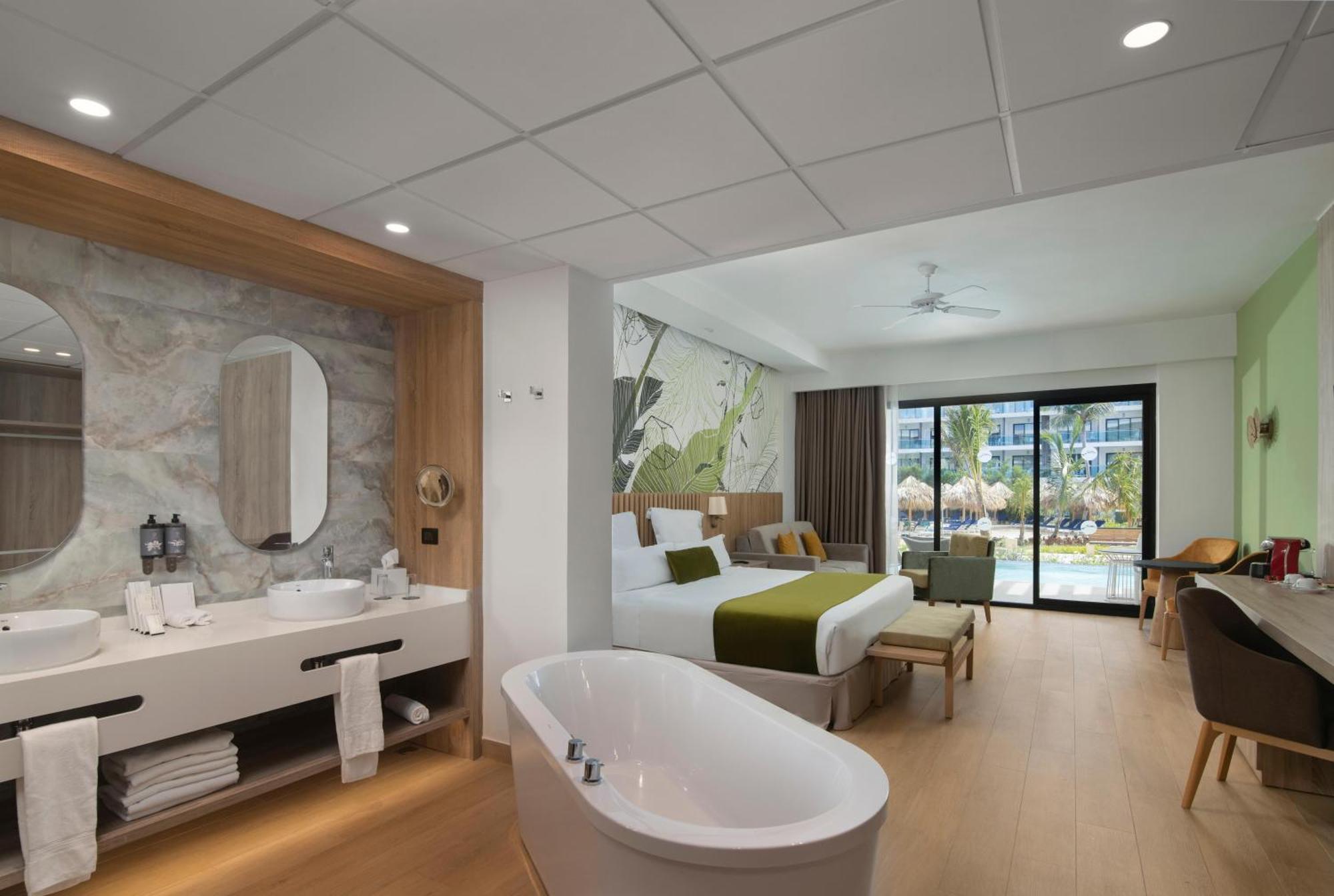 Junior Suite Swim Out Pool View