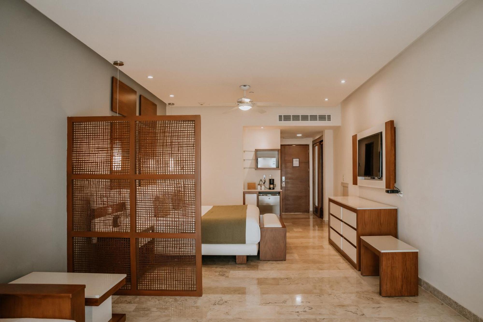 Deluxe Junior Suite Partial Ocean View