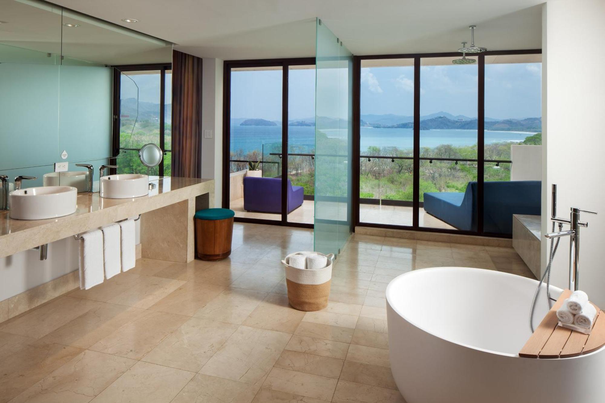 One-Bedroom Escape King Suite Balcony Ocean View,1526592568:JPEG
