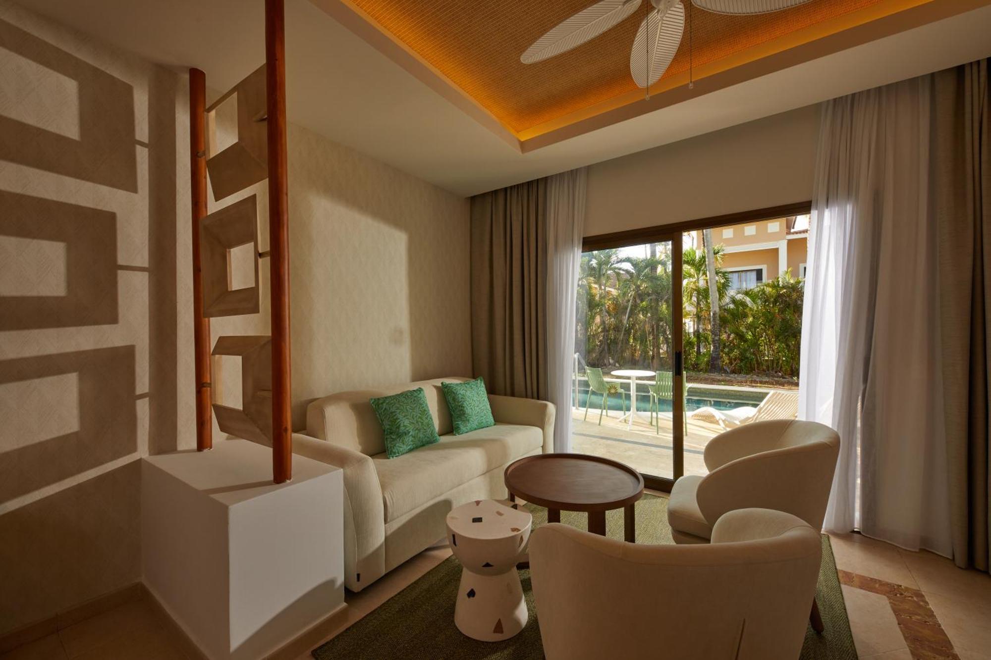 2 Double Beds Swim Up Premium Junior Suite SGL