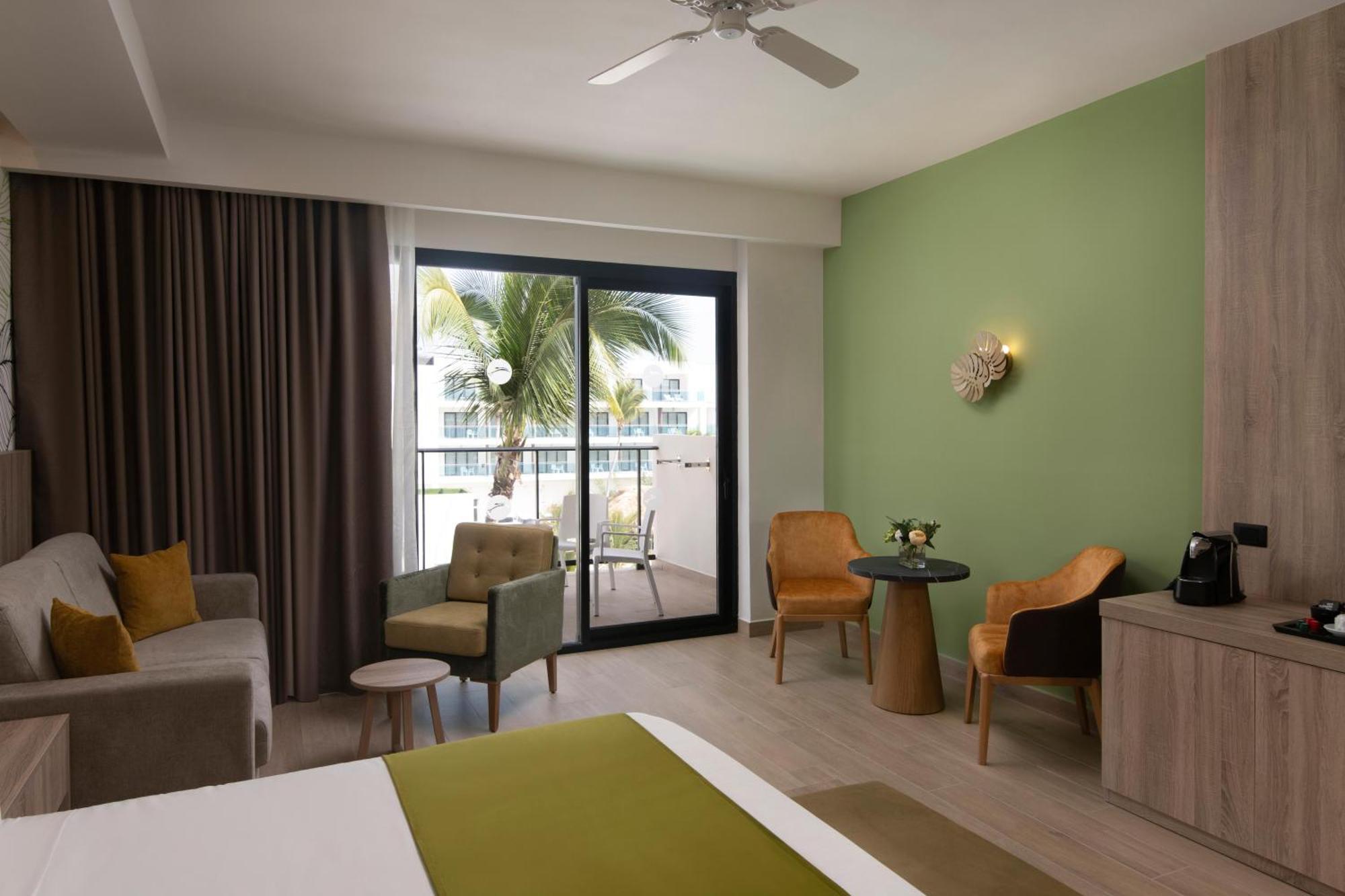 Junior Suite Swim Out Pool View