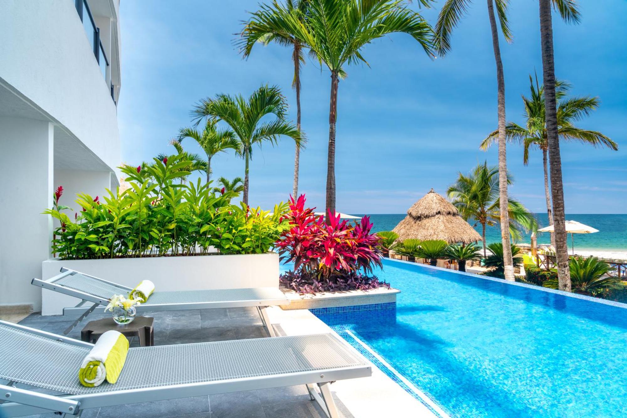 Club Suite Ocean View Swim Up