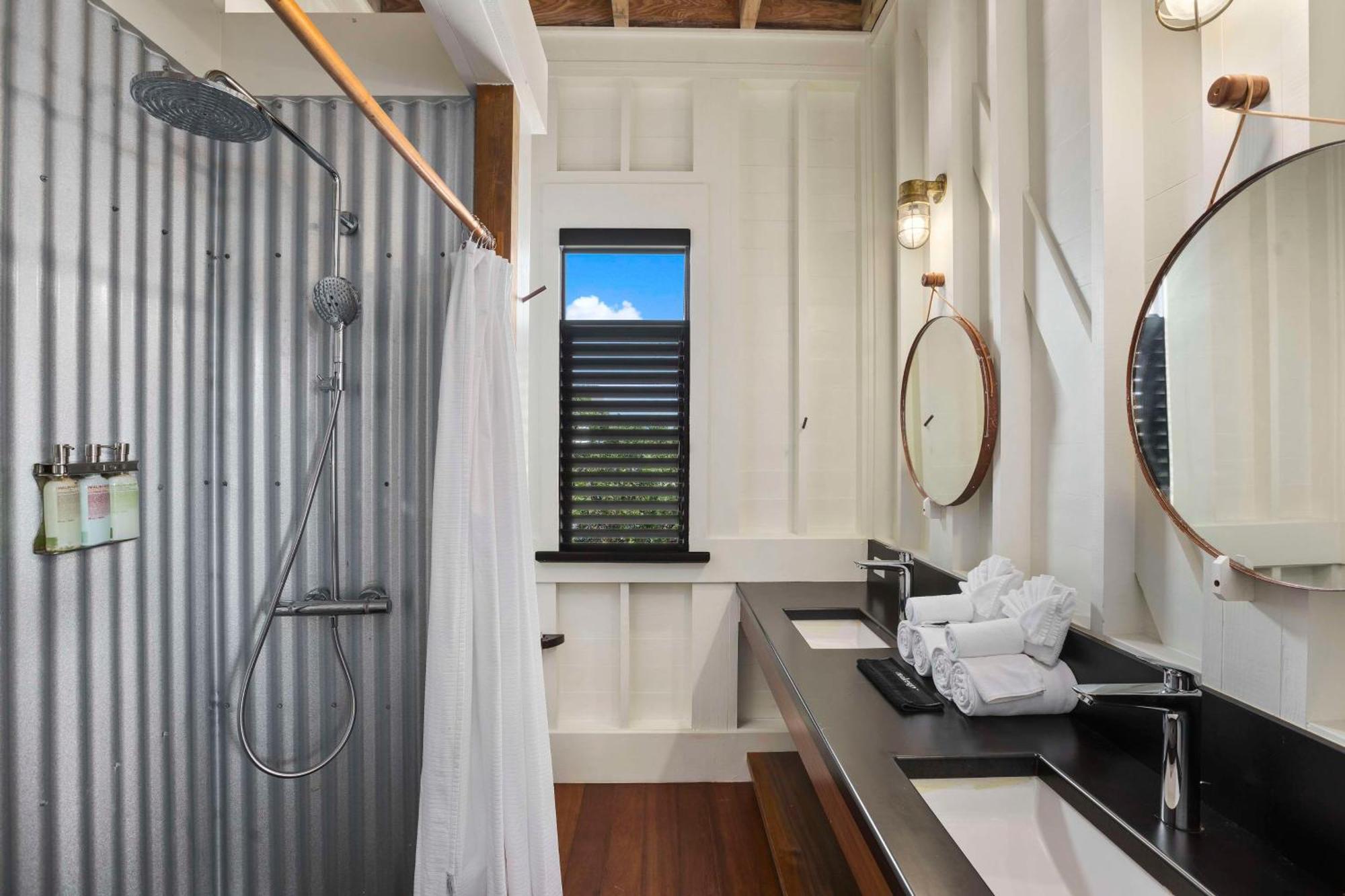 Lower Keeping Suite