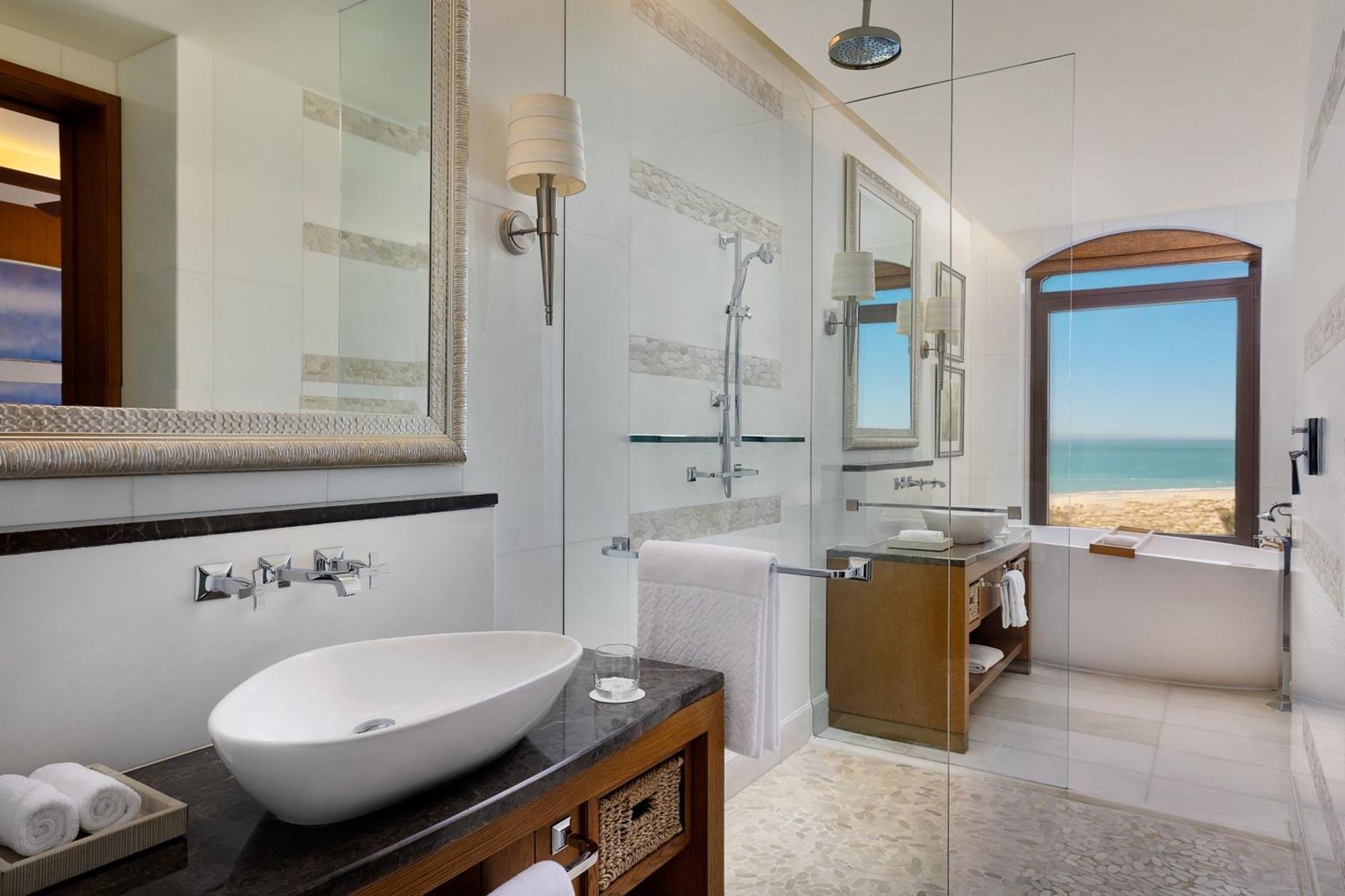 Premium Sea view Room Guest room 2 Queen Sofa bed