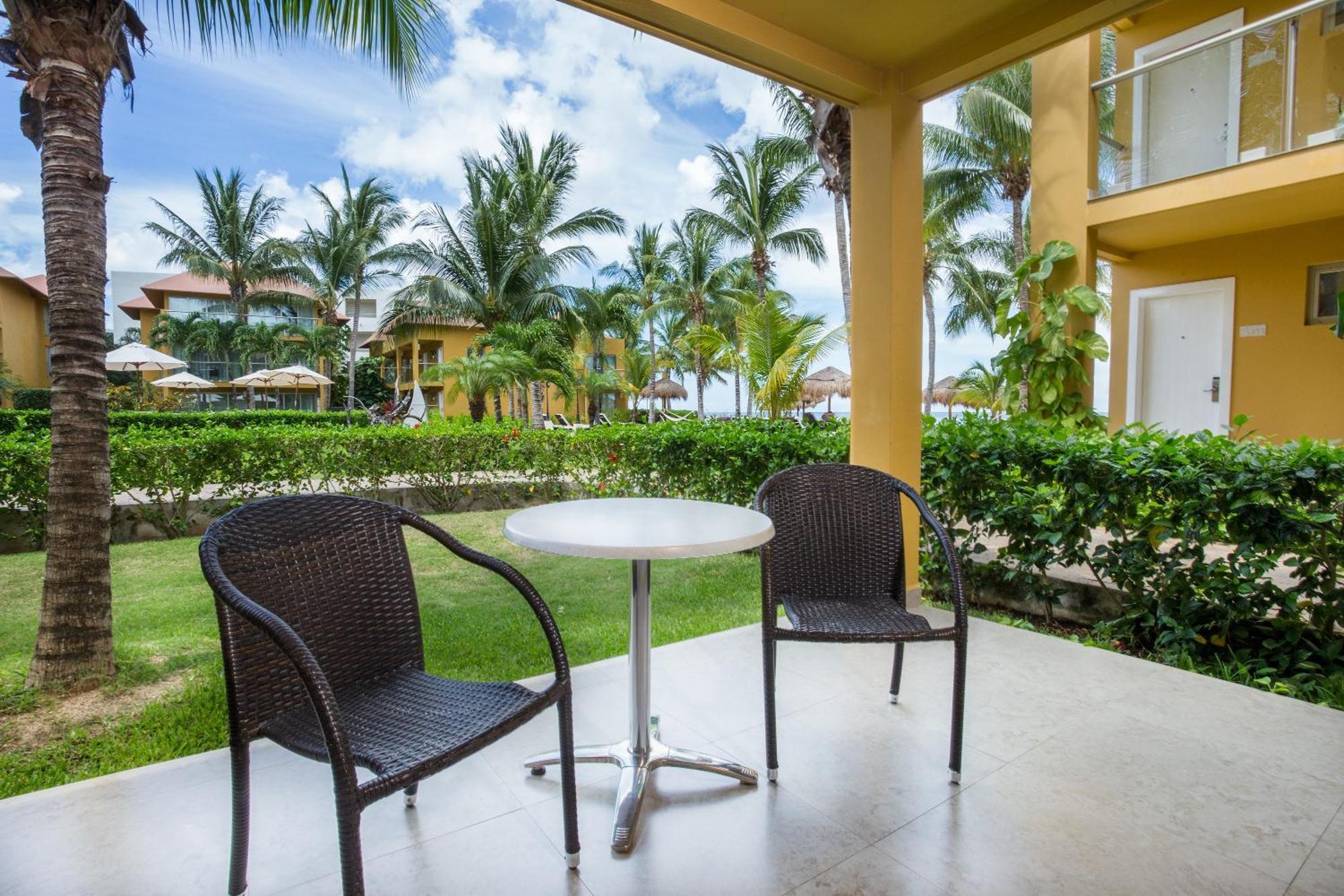 Preferred Club Junior Suite Pool View King