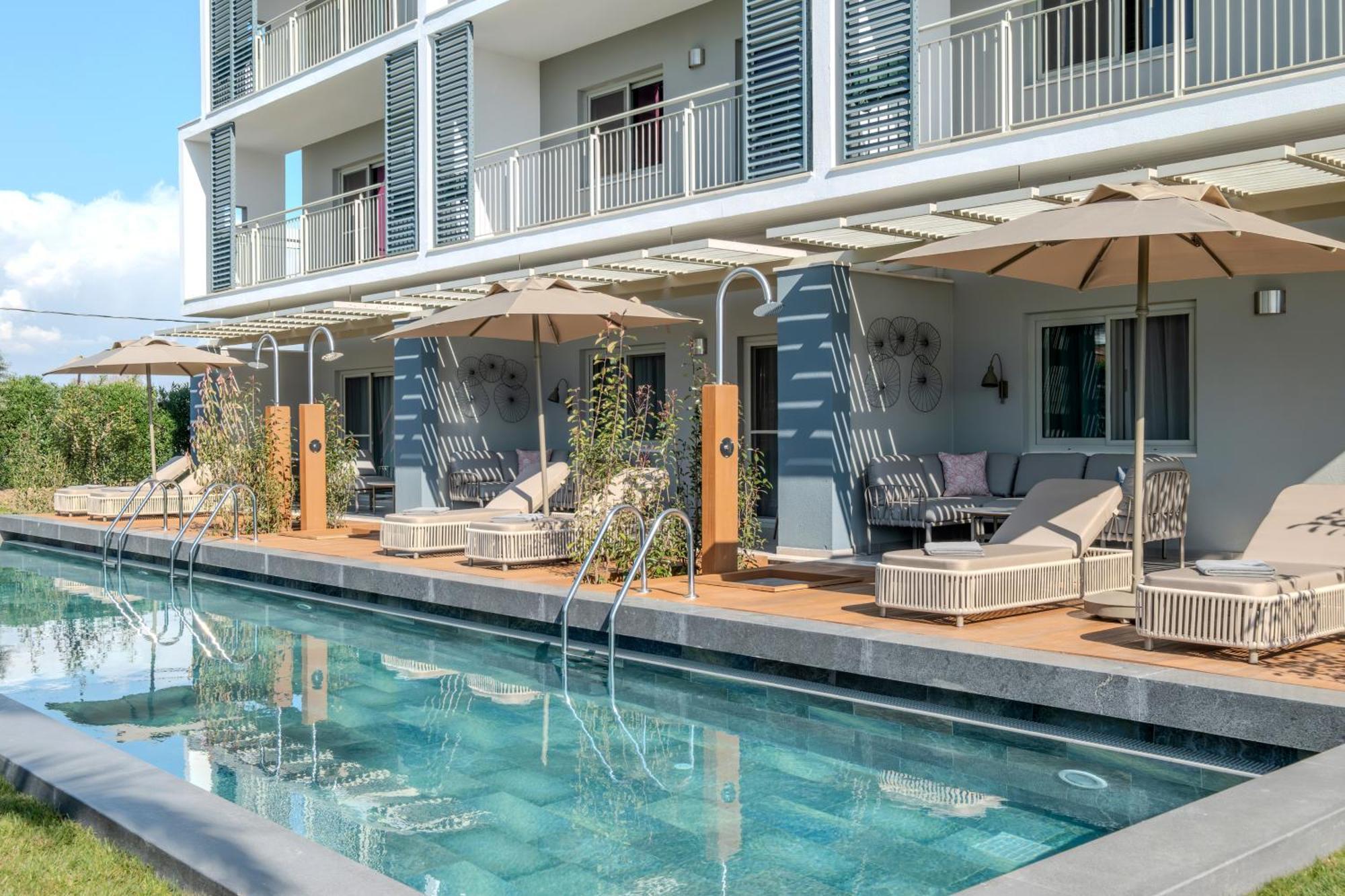 Deluxe Suite Swim Up