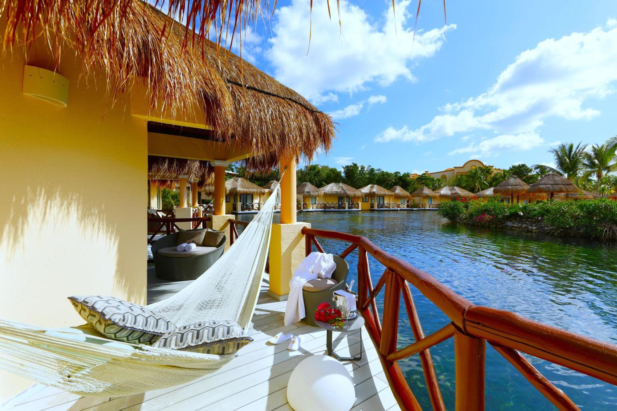 Romance Bungalow by the lake Adults Only