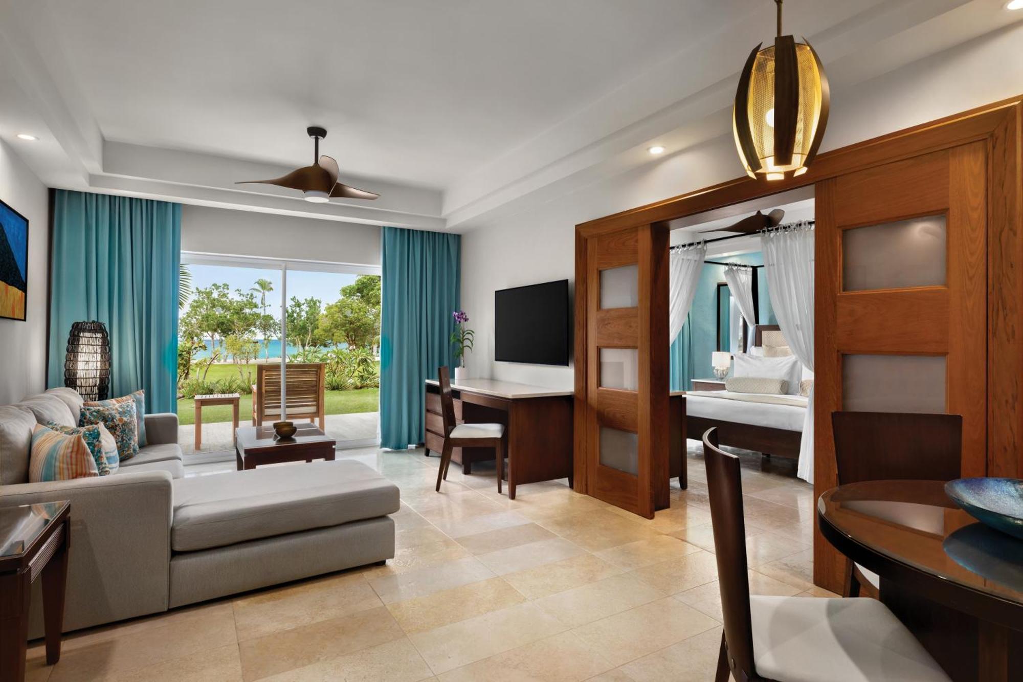 Preferred Club Master Suite Ocean Front 1 King  