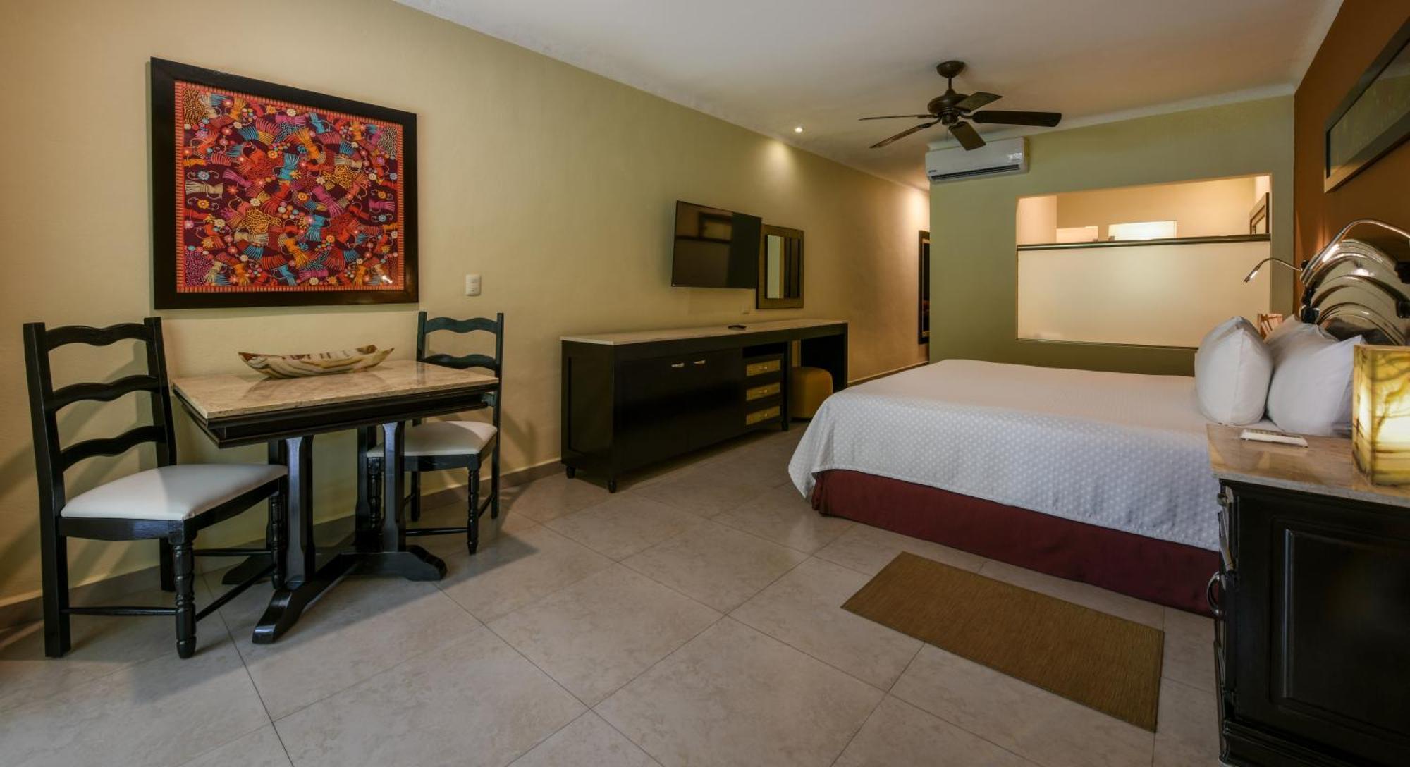 BeachFront Swim Up Junior Suite