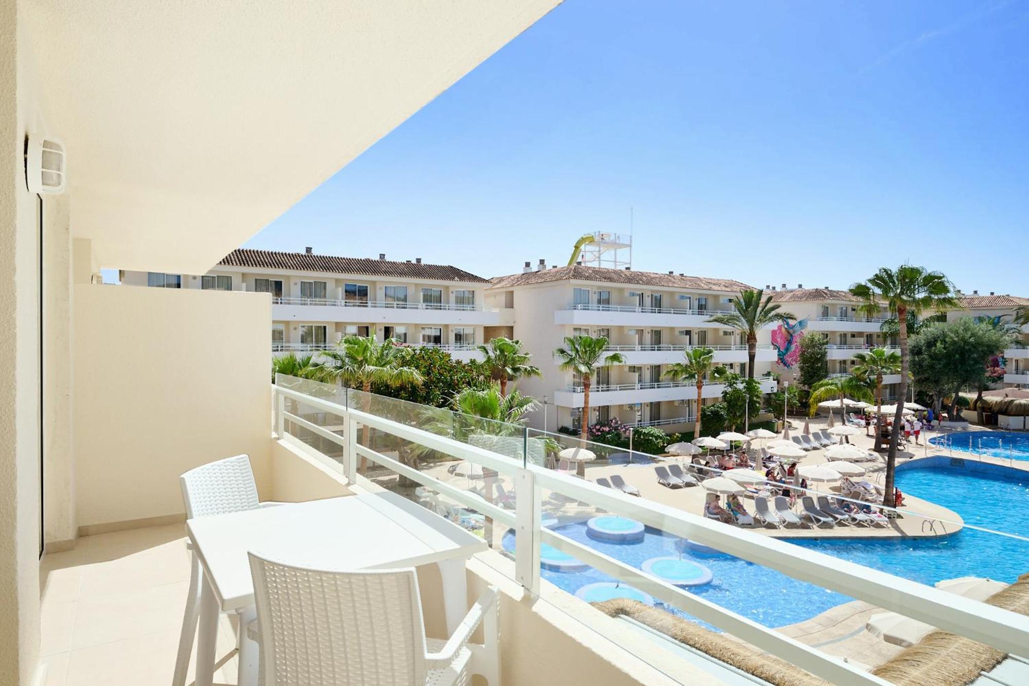 Suite Pool View Magnus