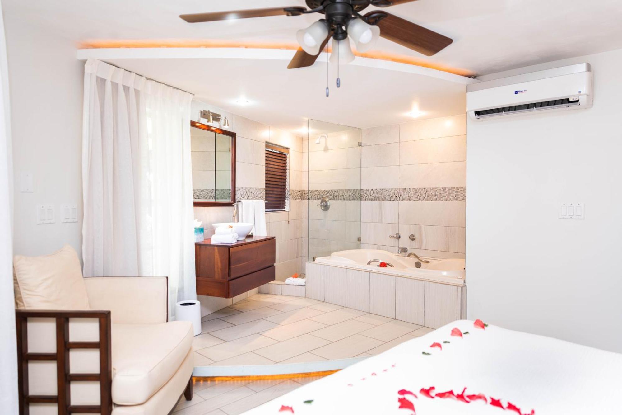 Honeymoon Suite