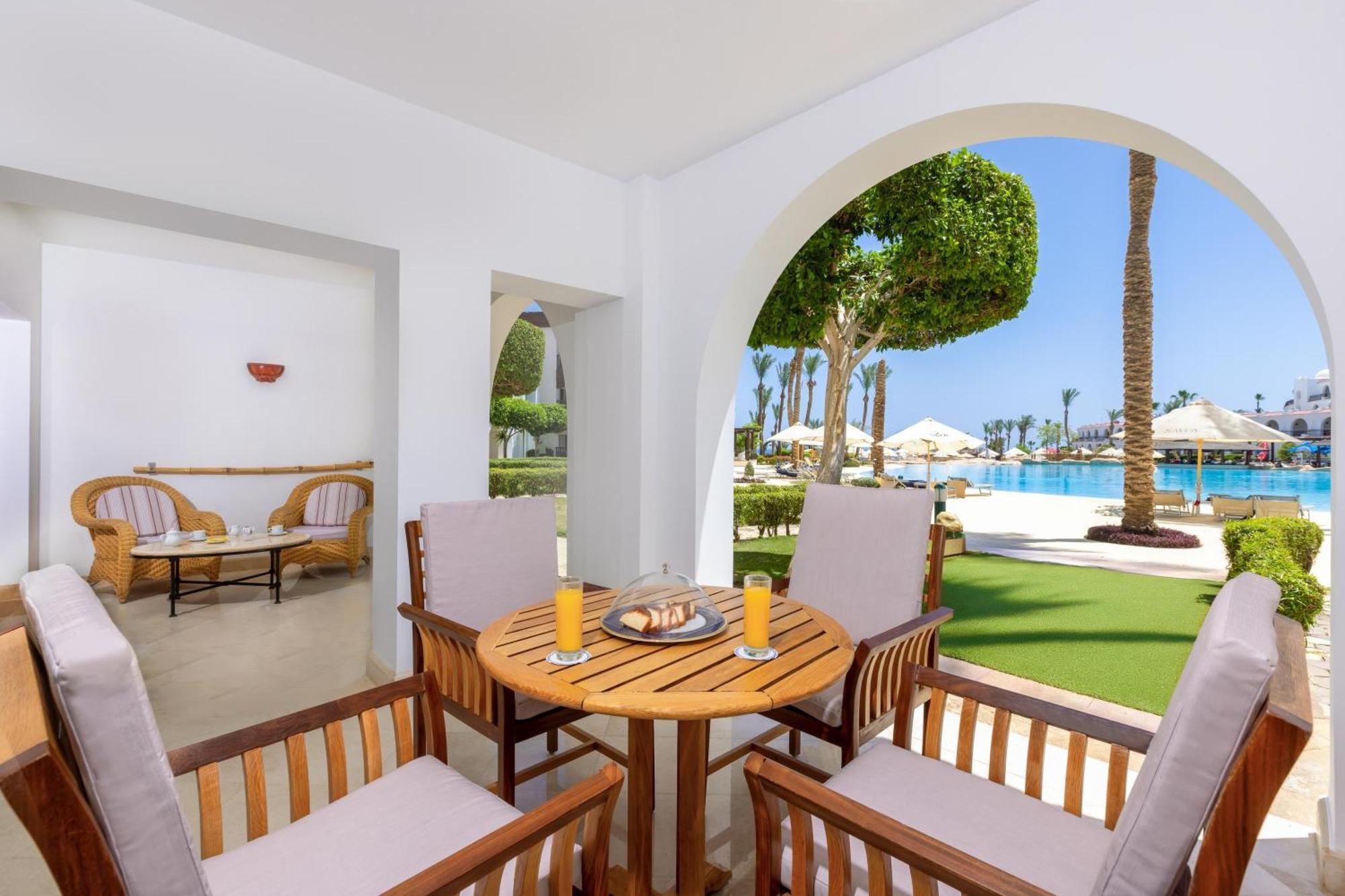 Diplomatic Suite with Pool View