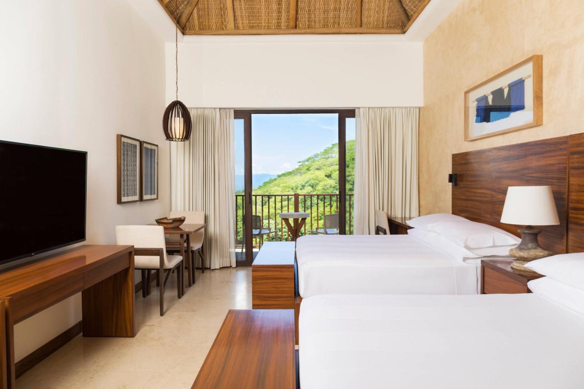 Deluxe Mountain View All-Inclusive Guest room 2 Queen Balcony