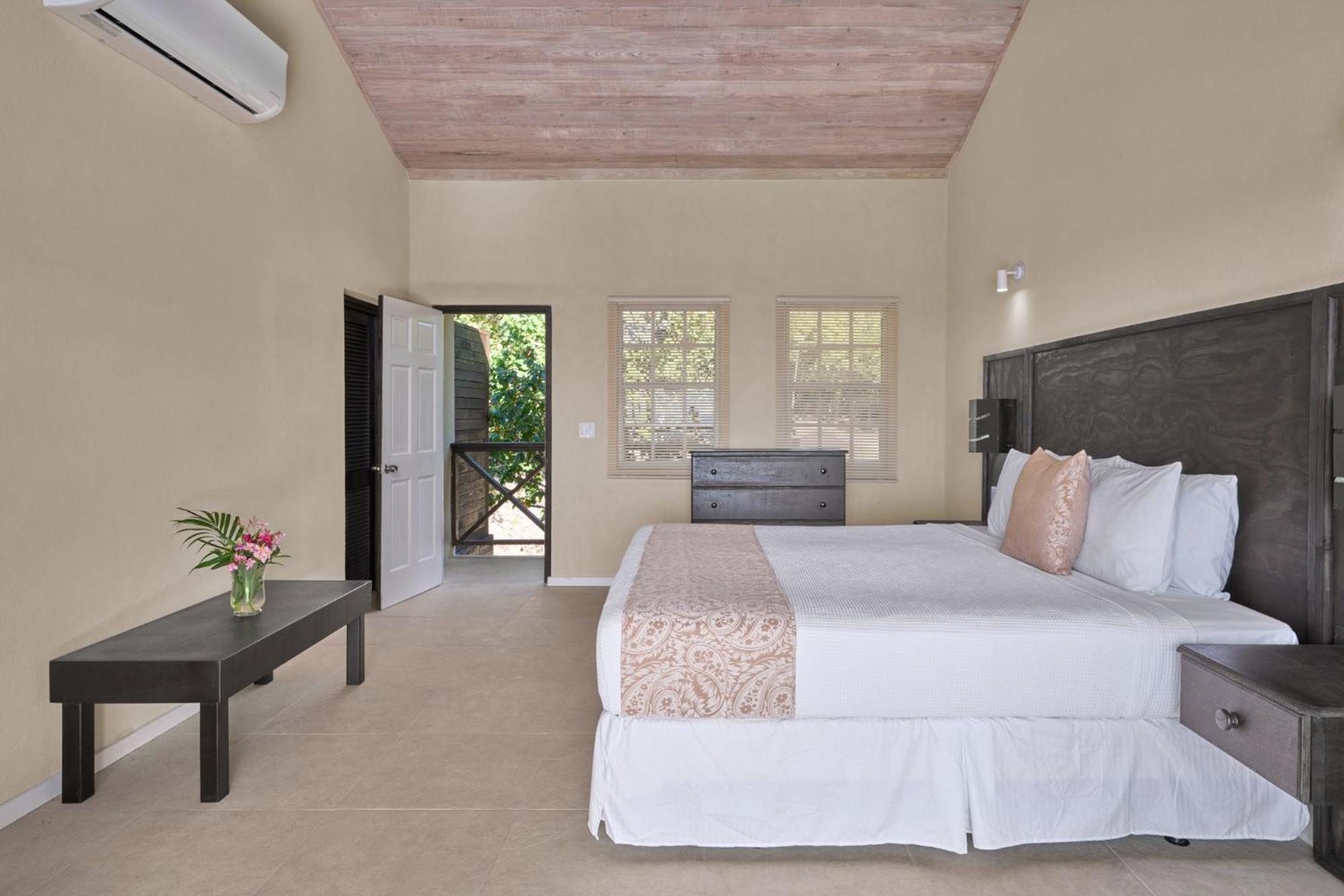 Superior Seaview Room (1 King)