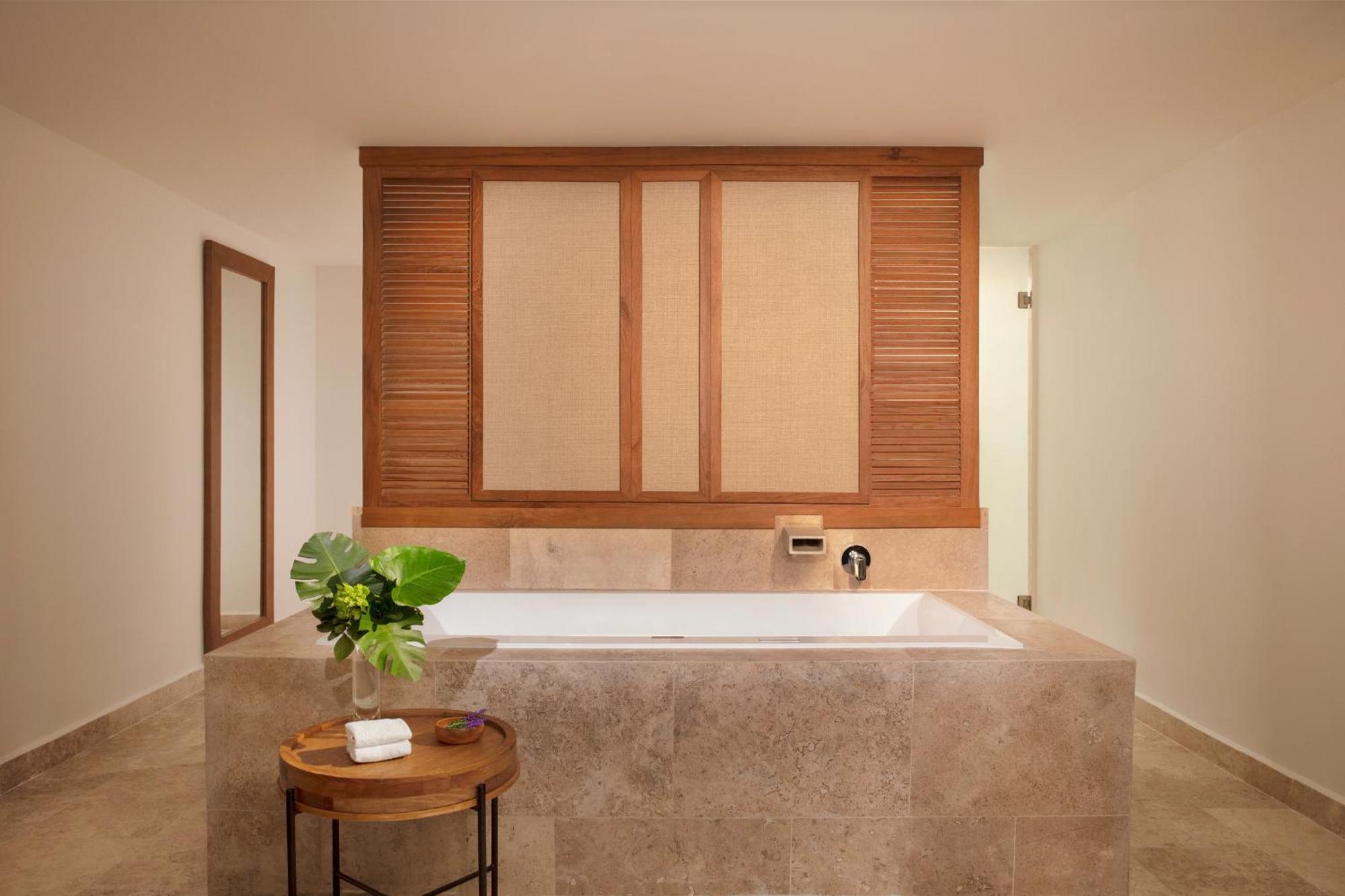 Master King Suite mit Swim-out und Blick auf das Meer