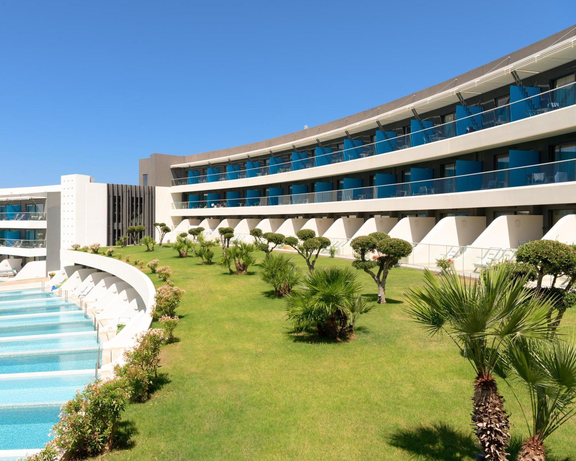 Two Bedroom Family Pool or Sea View