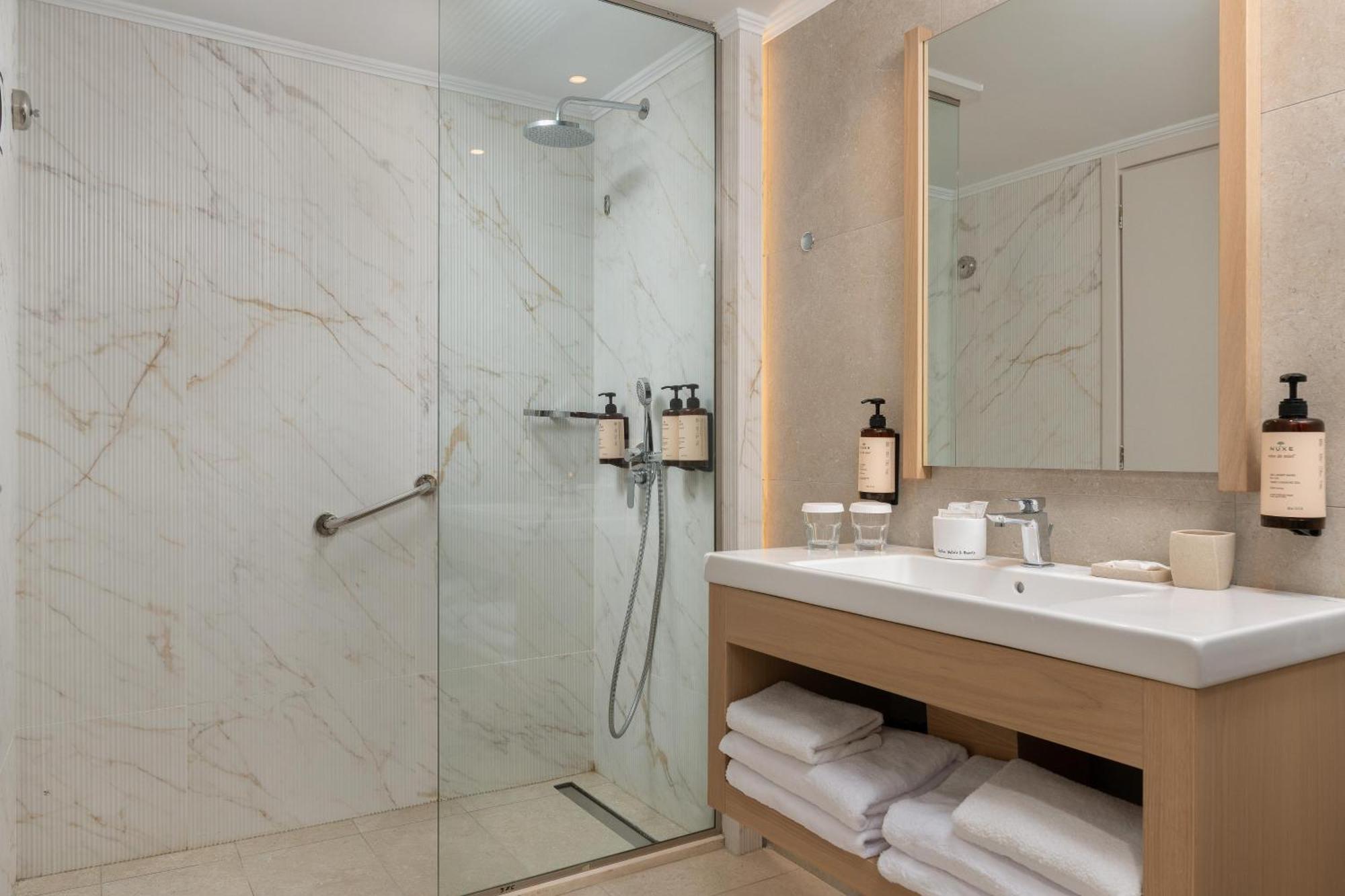 Superior Twin Room Sea View Car rental