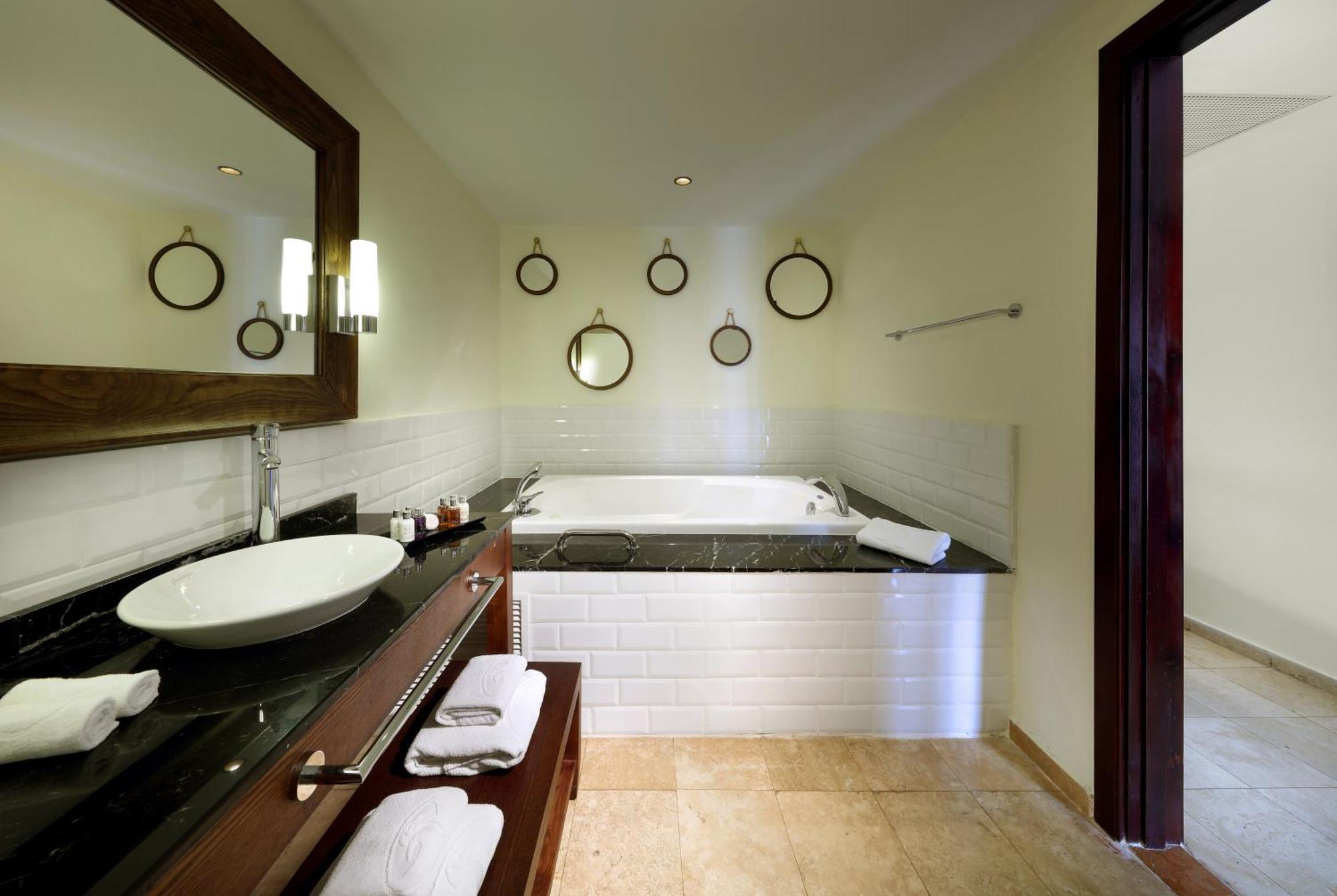 Signature Level Junior Suite